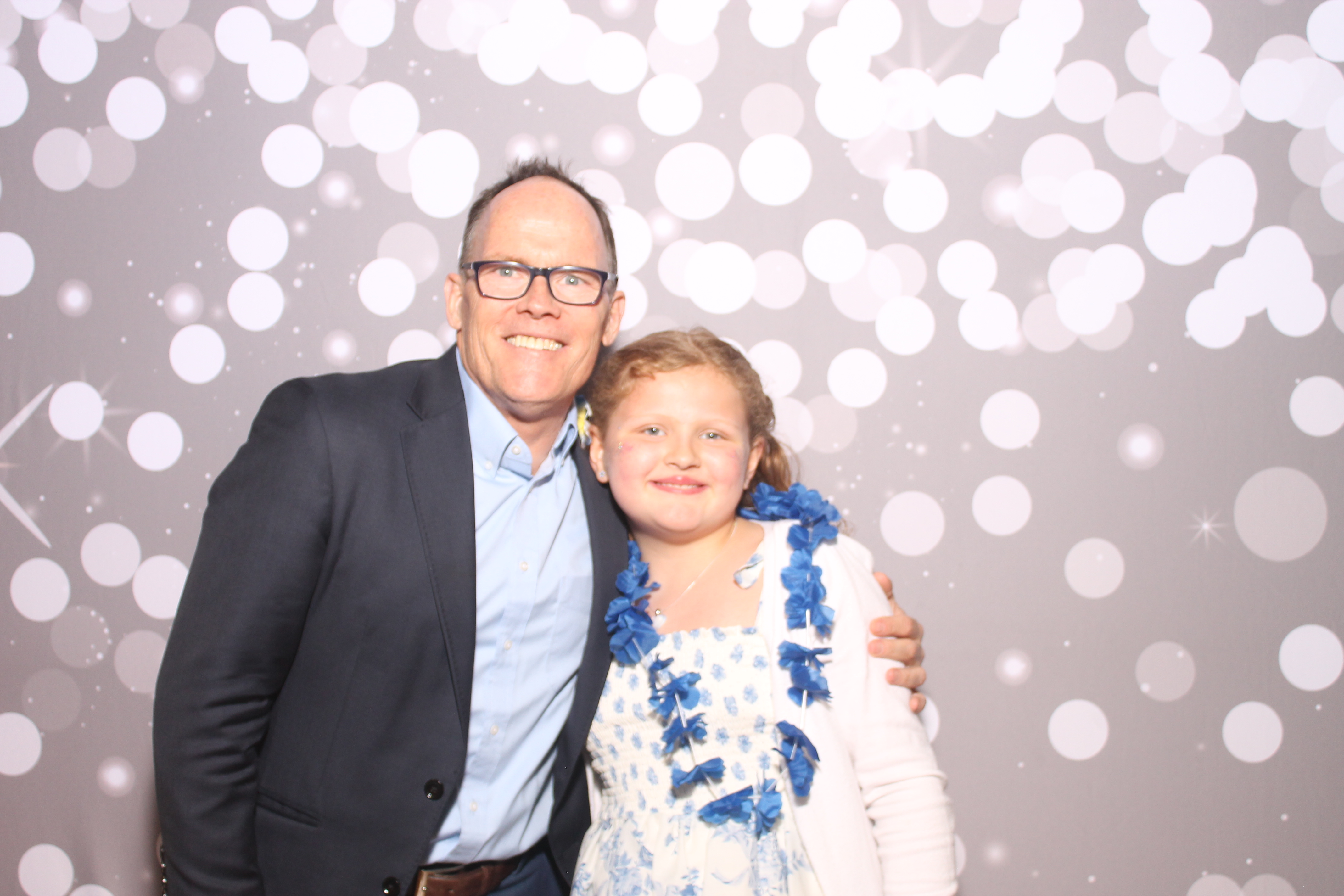 Mariemount Father Daughter Dance | View more photos from the event at gallery.photoboothcincy.com/u/PhotoBoothCincy/Mariemount-Father-Daughter-Dance-0