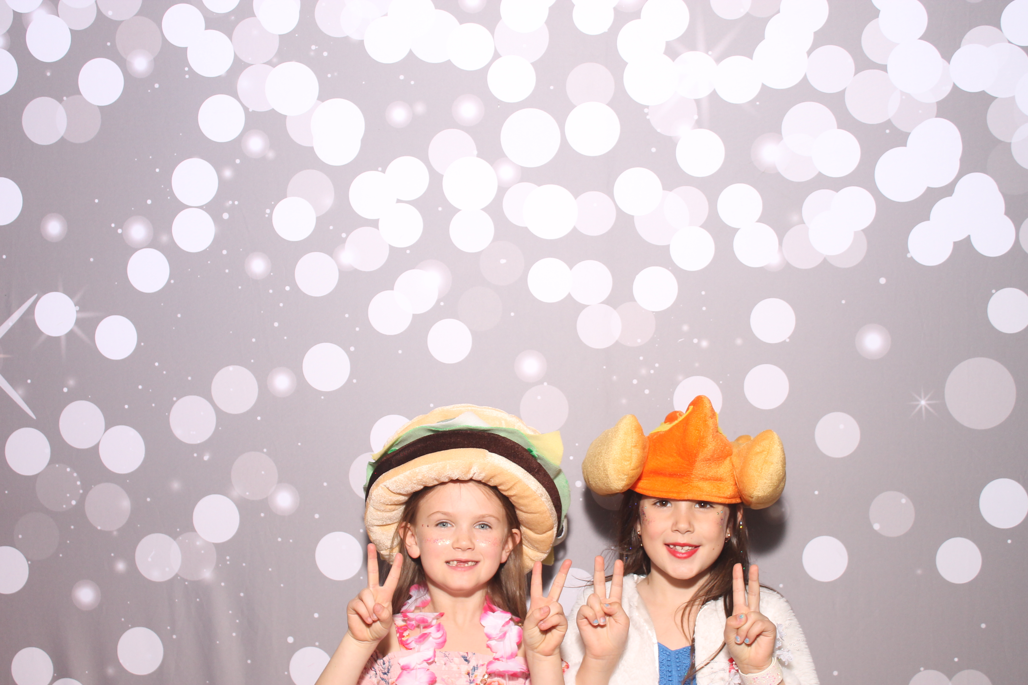 Mariemount Father Daughter Dance | View more photos from the event at gallery.photoboothcincy.com/u/PhotoBoothCincy/Mariemount-Father-Daughter-Dance-0