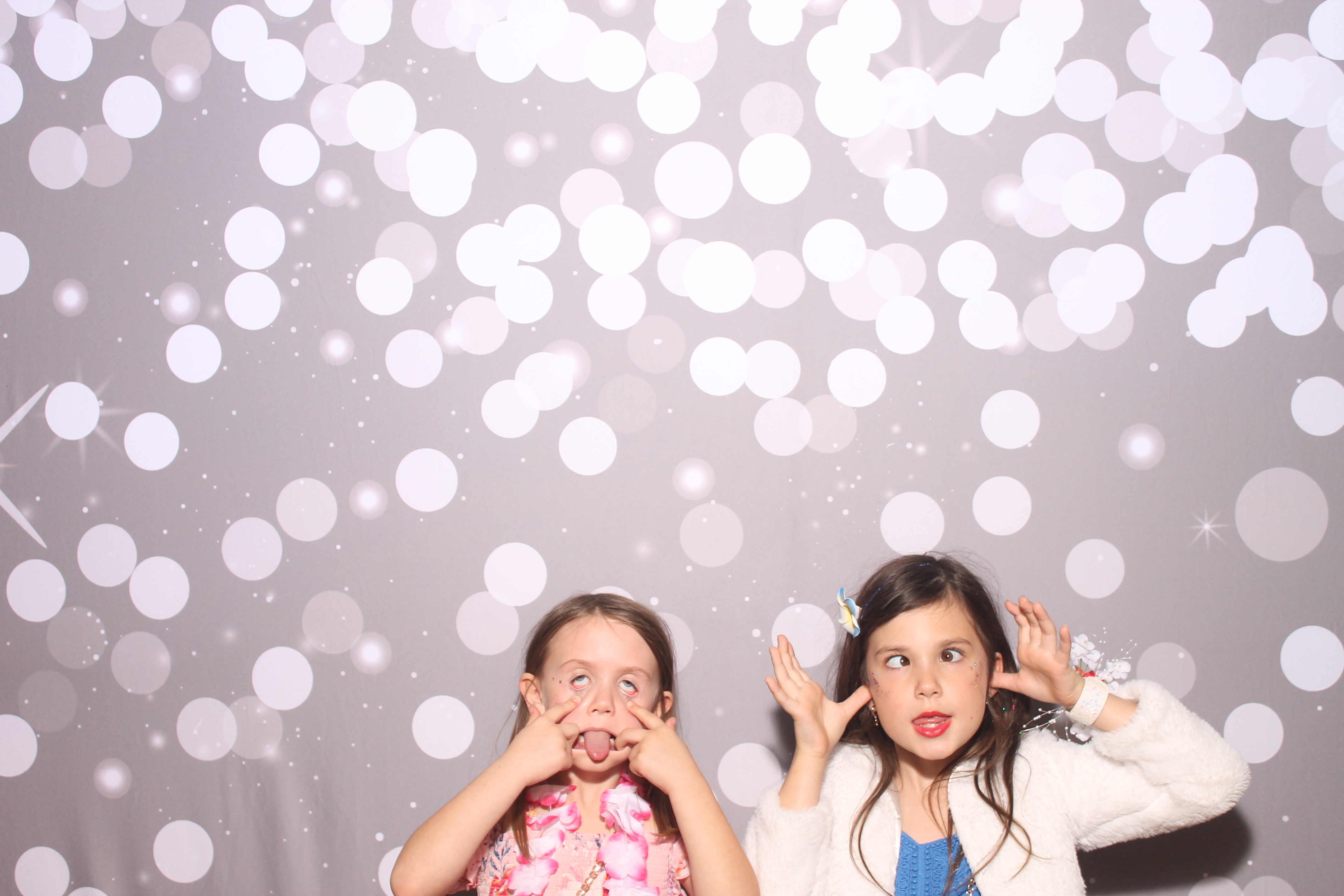 Mariemount Father Daughter Dance | View more photos from the event at gallery.photoboothcincy.com/u/PhotoBoothCincy/Mariemount-Father-Daughter-Dance-0