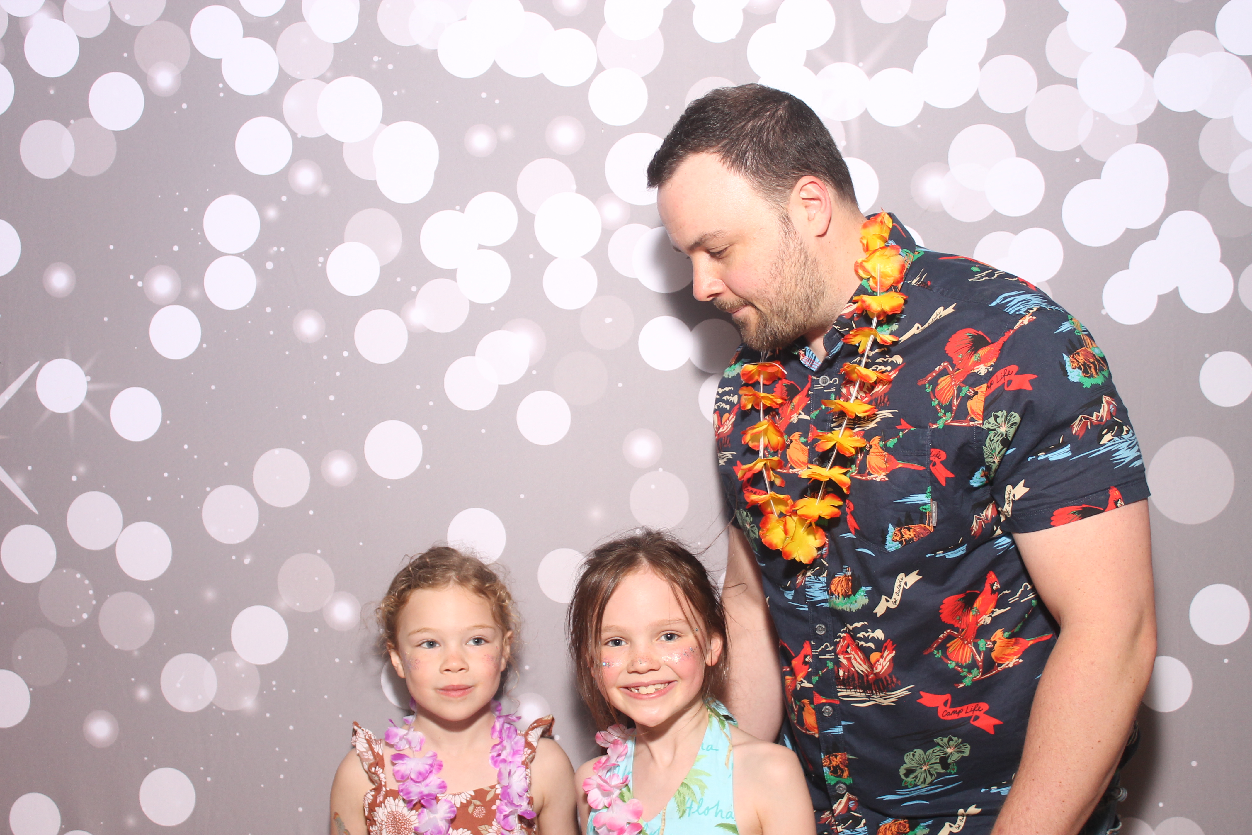 Mariemount Father Daughter Dance | View more photos from the event at gallery.photoboothcincy.com/u/PhotoBoothCincy/Mariemount-Father-Daughter-Dance-0