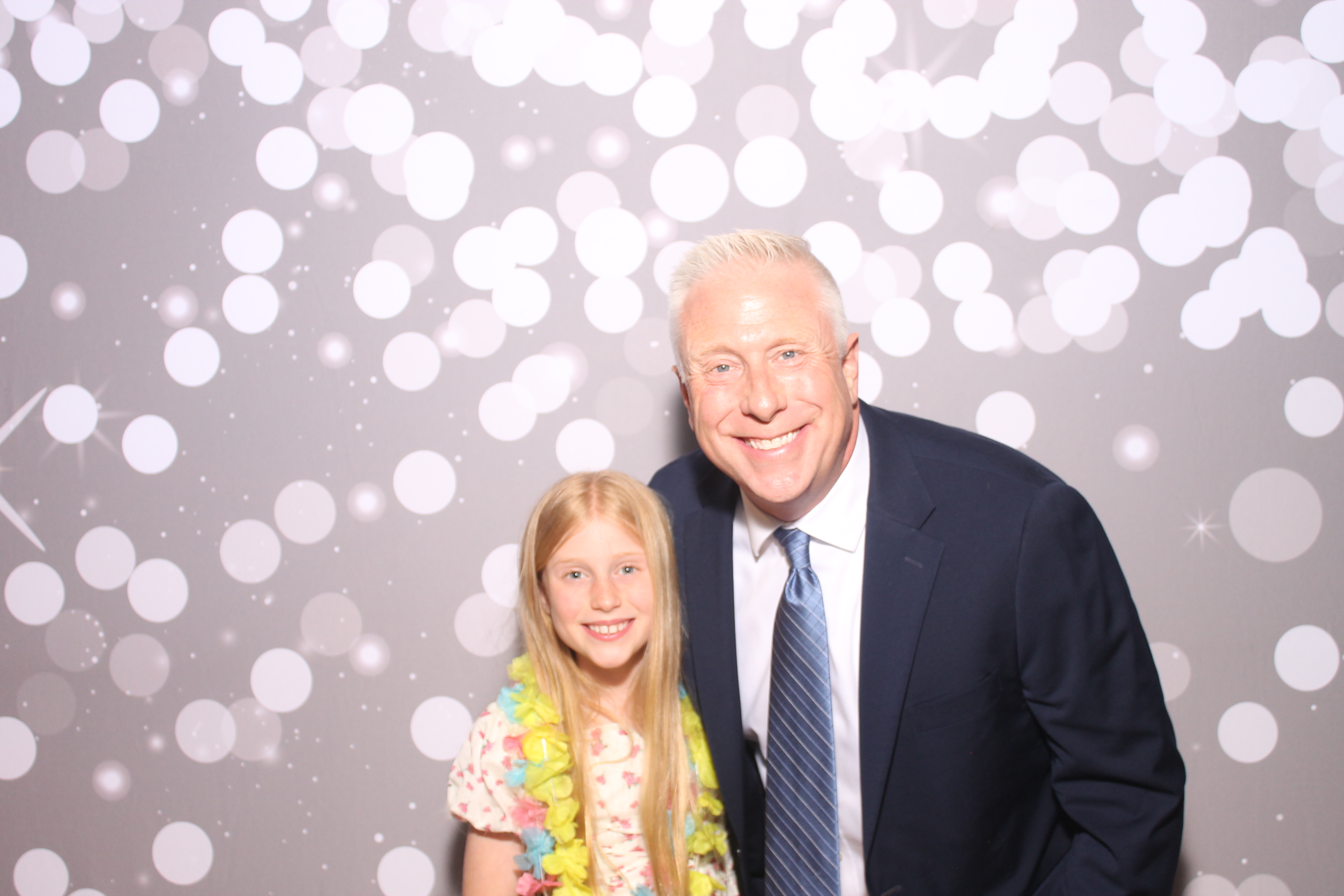Mariemount Father Daughter Dance | View more photos from the event at gallery.photoboothcincy.com/u/PhotoBoothCincy/Mariemount-Father-Daughter-Dance-0
