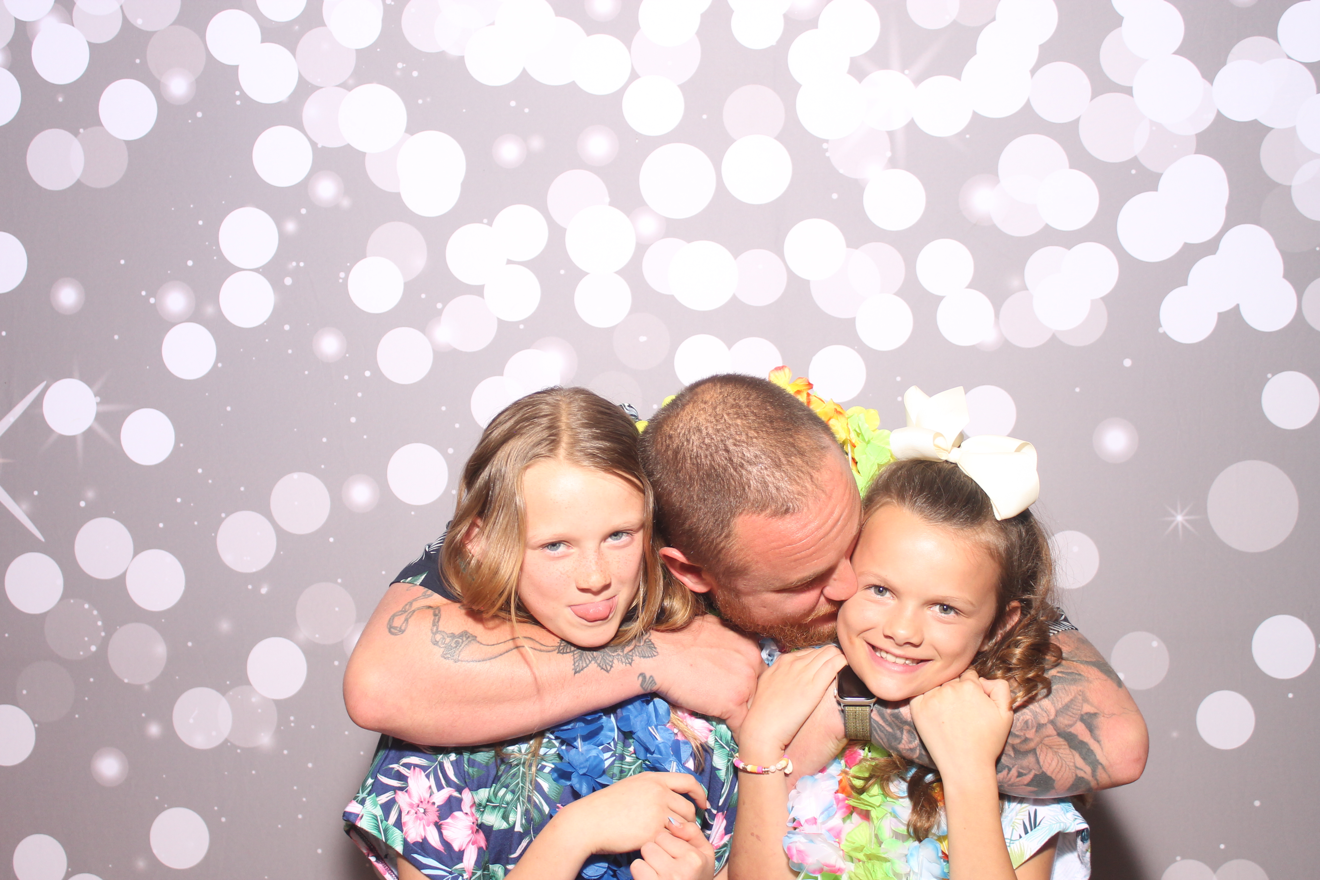 Mariemount Father Daughter Dance | View more photos from the event at gallery.photoboothcincy.com/u/PhotoBoothCincy/Mariemount-Father-Daughter-Dance-0