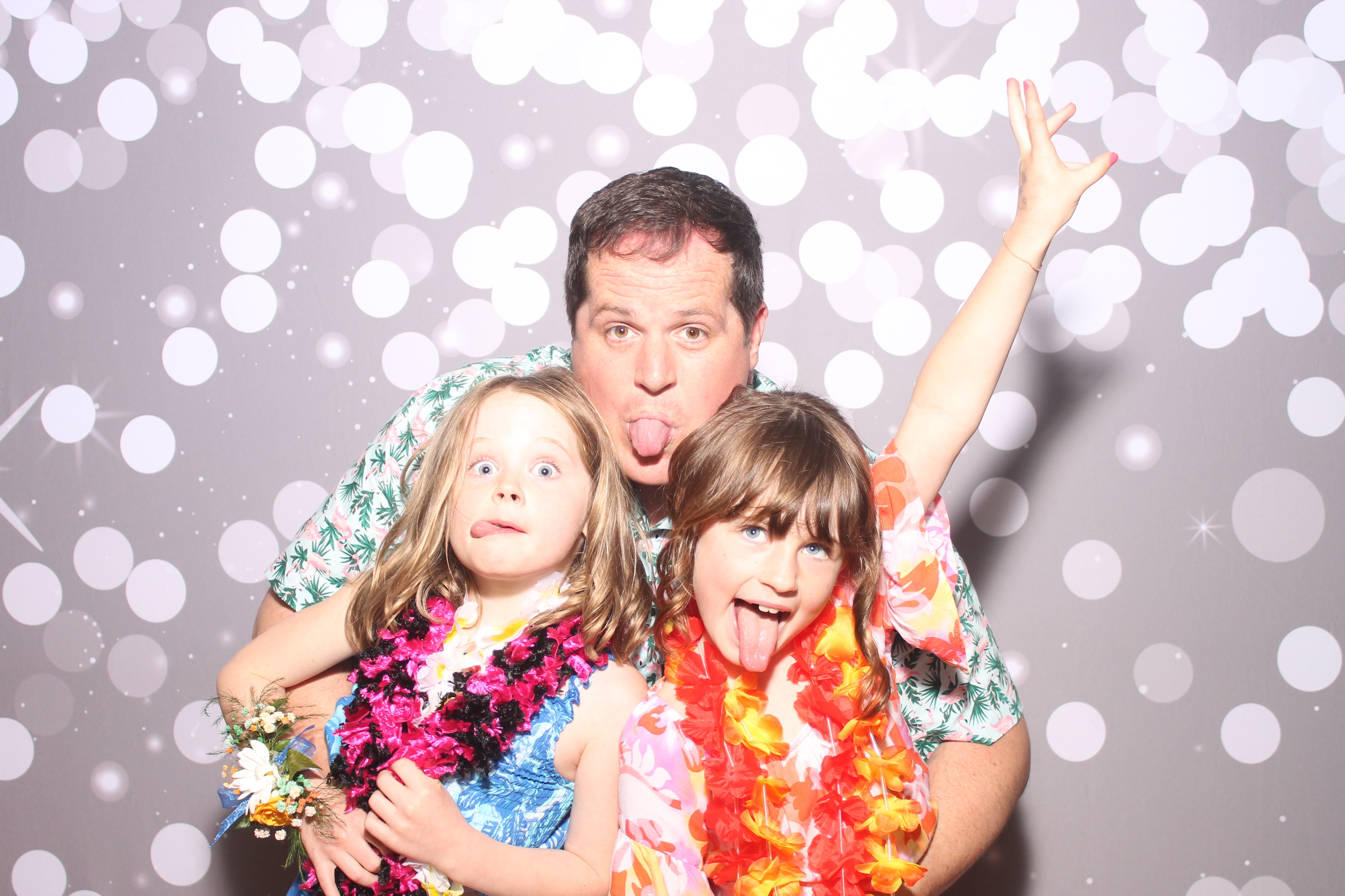 Mariemount Father Daughter Dance | View more photos from the event at gallery.photoboothcincy.com/u/PhotoBoothCincy/Mariemount-Father-Daughter-Dance-0