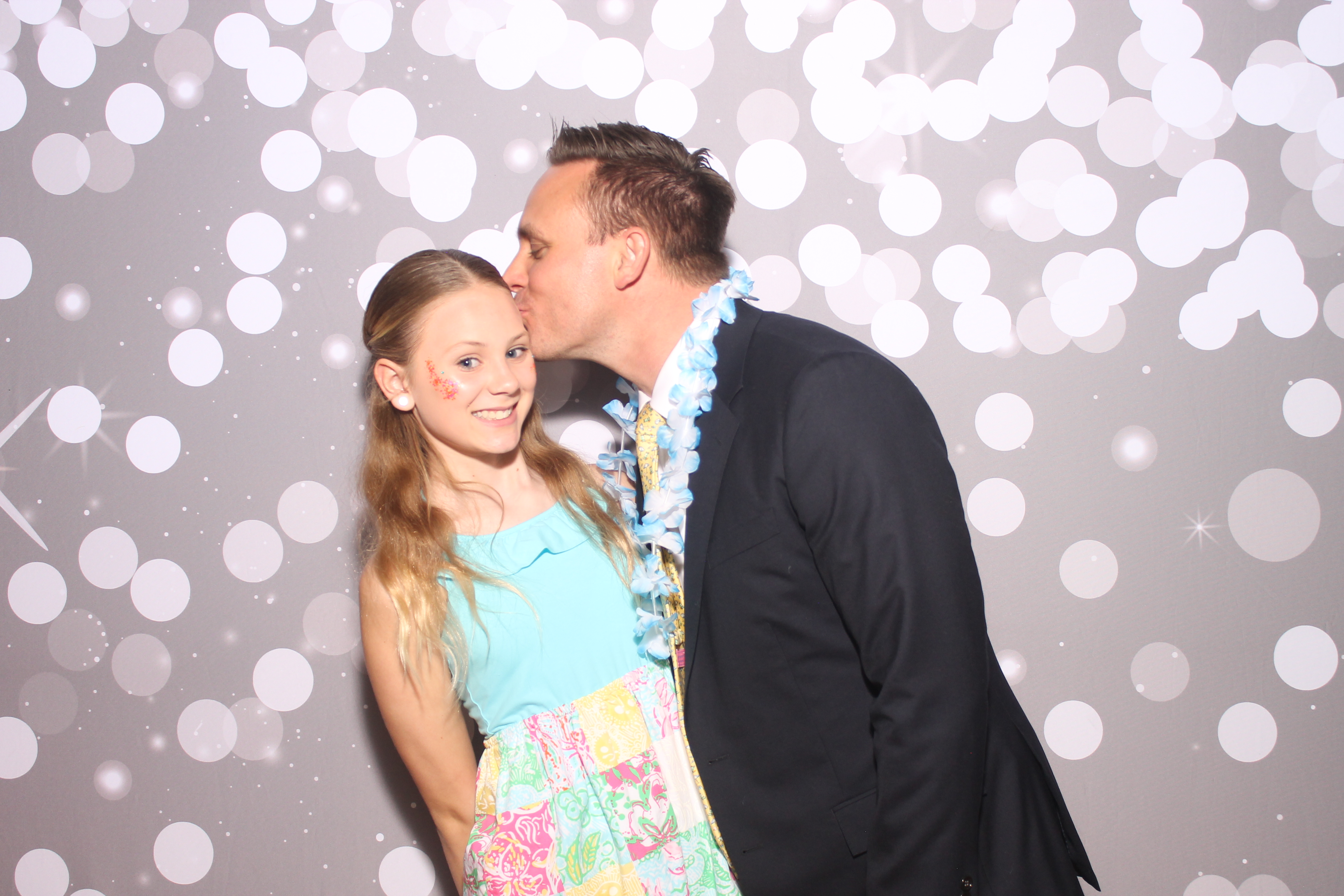 Mariemount Father Daughter Dance | View more photos from the event at gallery.photoboothcincy.com/u/PhotoBoothCincy/Mariemount-Father-Daughter-Dance-0
