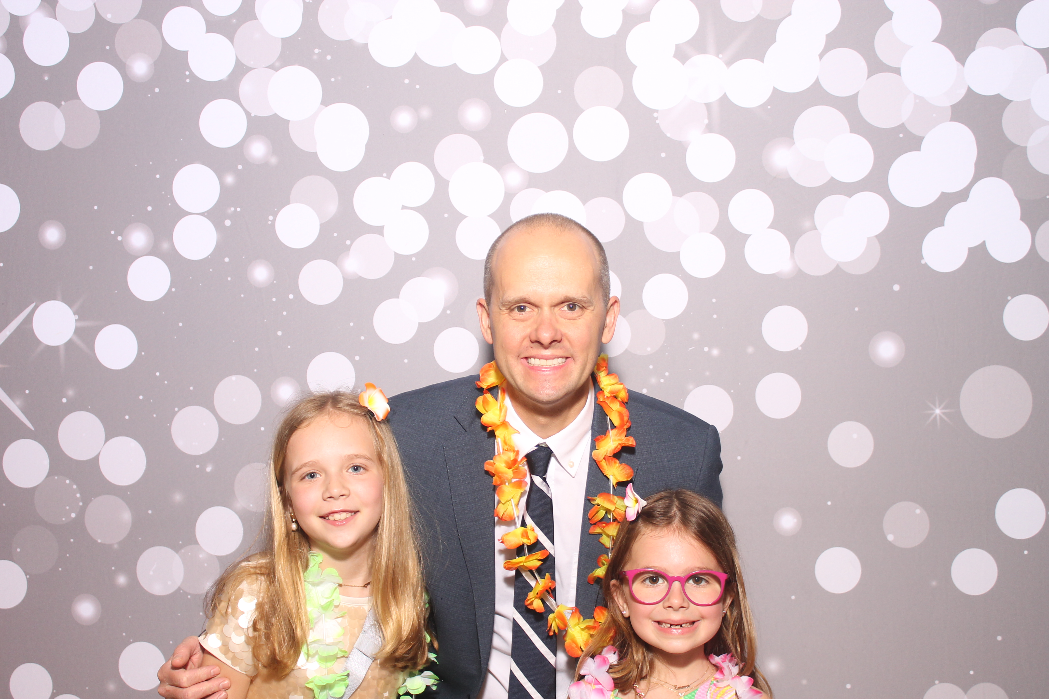 Mariemount Father Daughter Dance | View more photos from the event at gallery.photoboothcincy.com/u/PhotoBoothCincy/Mariemount-Father-Daughter-Dance-0