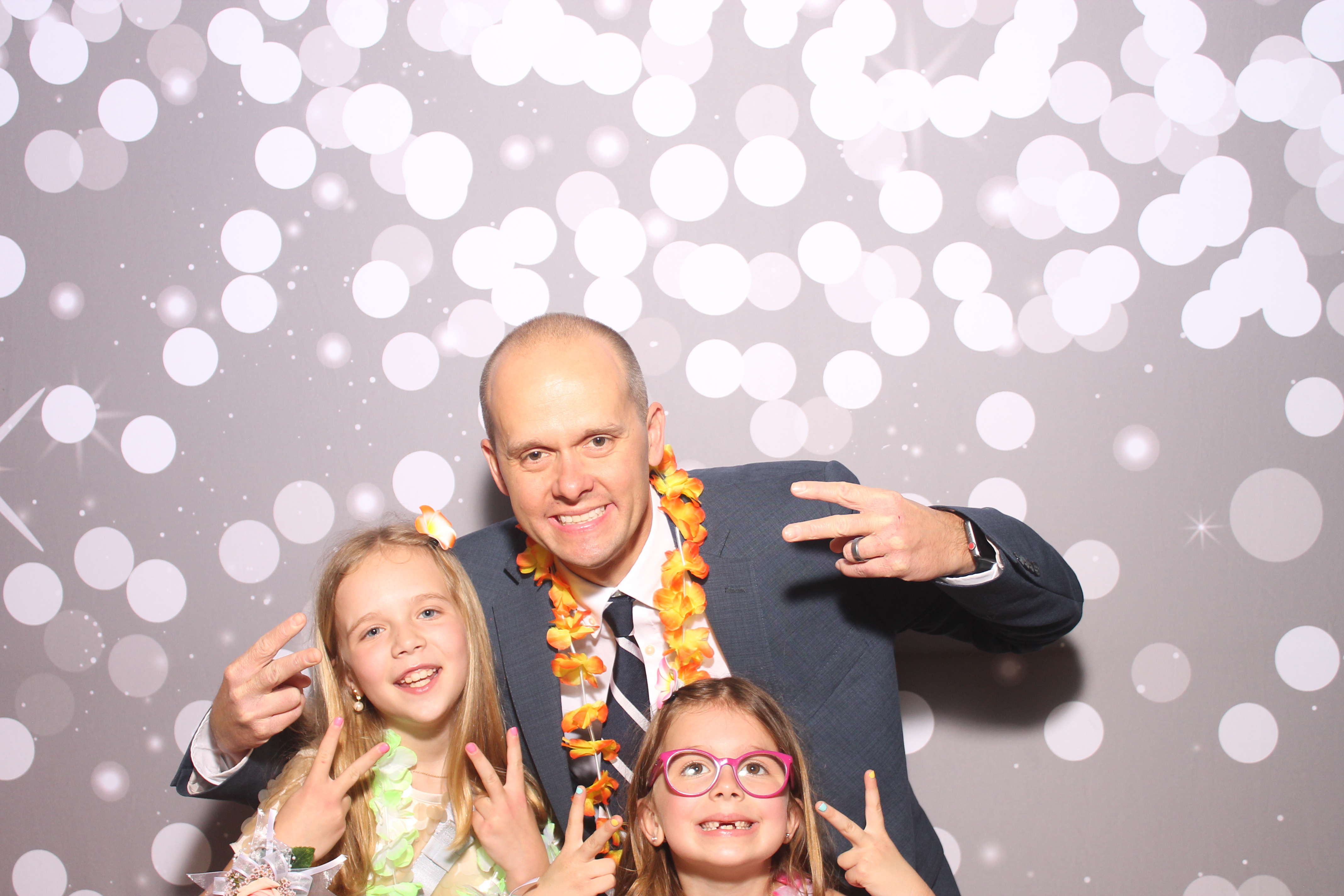 Mariemount Father Daughter Dance | View more photos from the event at gallery.photoboothcincy.com/u/PhotoBoothCincy/Mariemount-Father-Daughter-Dance-0