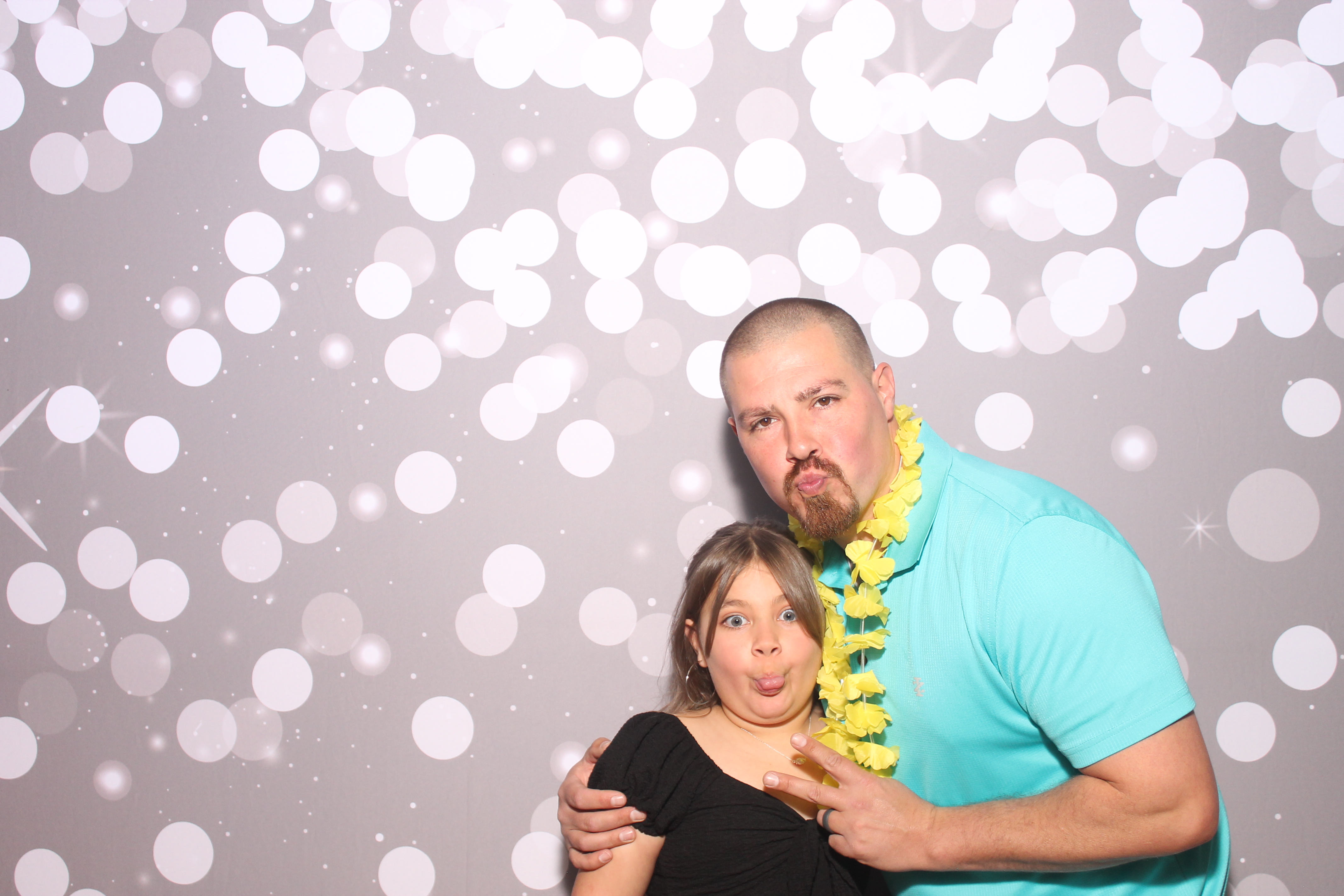 Mariemount Father Daughter Dance | View more photos from the event at gallery.photoboothcincy.com/u/PhotoBoothCincy/Mariemount-Father-Daughter-Dance-0