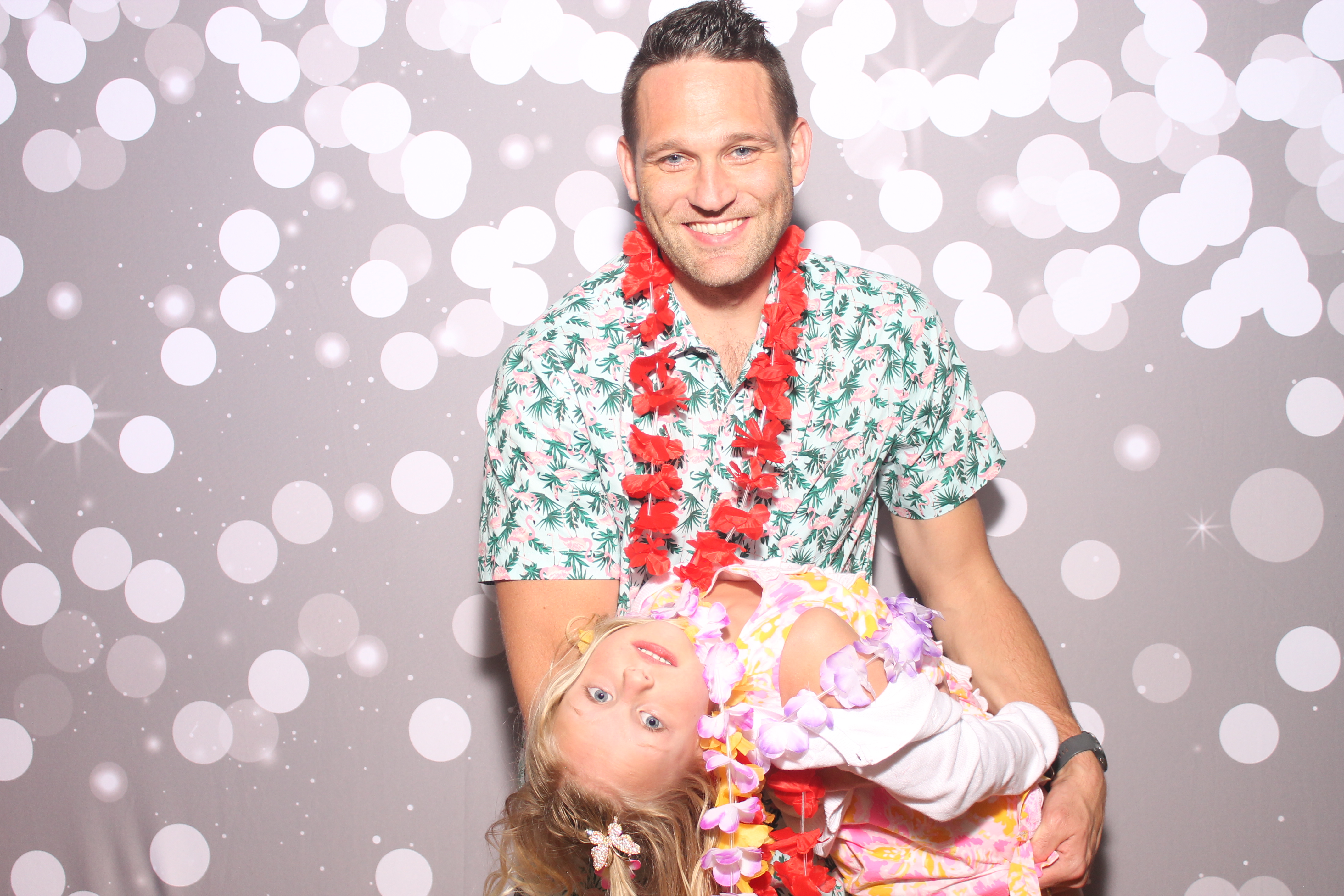 Mariemount Father Daughter Dance | View more photos from the event at gallery.photoboothcincy.com/u/PhotoBoothCincy/Mariemount-Father-Daughter-Dance-0