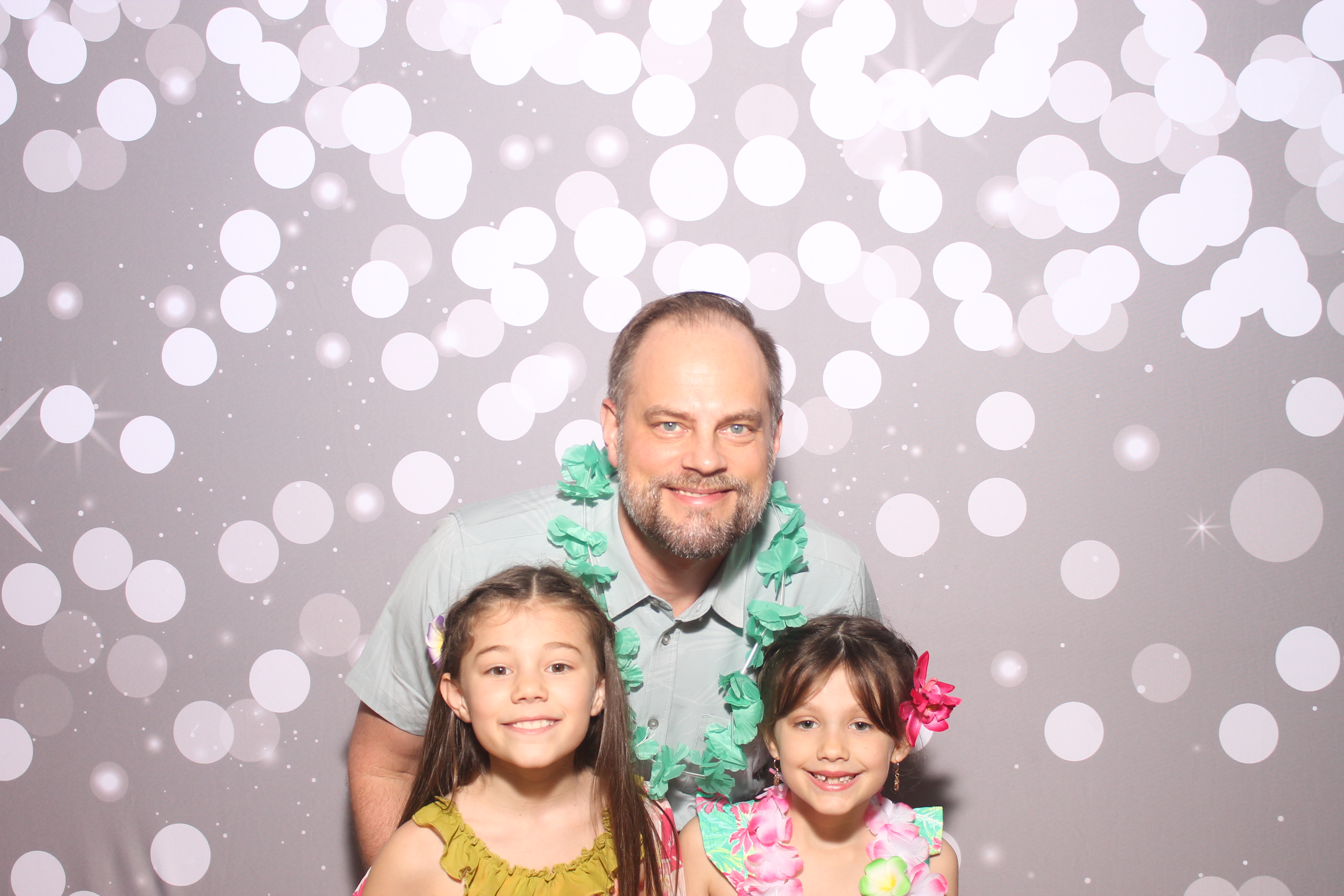 Mariemount Father Daughter Dance | View more photos from the event at gallery.photoboothcincy.com/u/PhotoBoothCincy/Mariemount-Father-Daughter-Dance-0