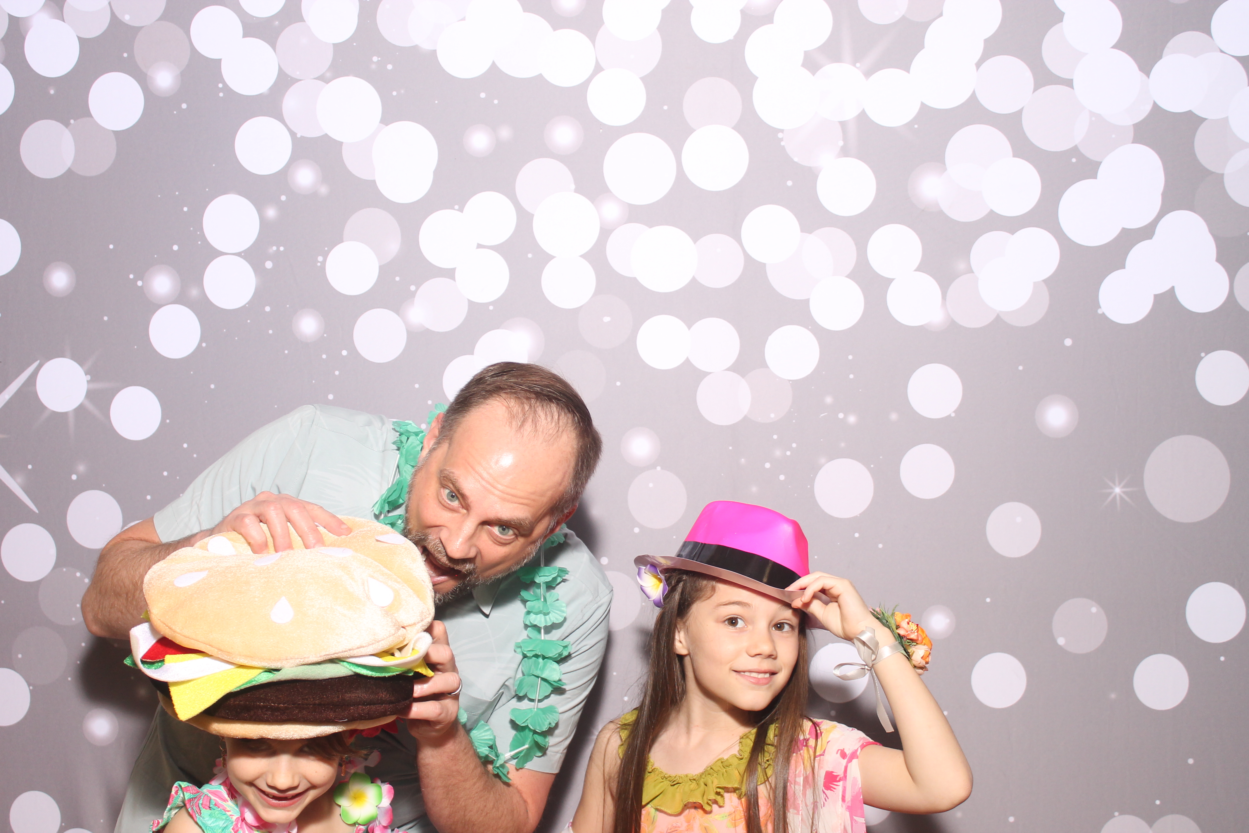 Mariemount Father Daughter Dance | View more photos from the event at gallery.photoboothcincy.com/u/PhotoBoothCincy/Mariemount-Father-Daughter-Dance-0