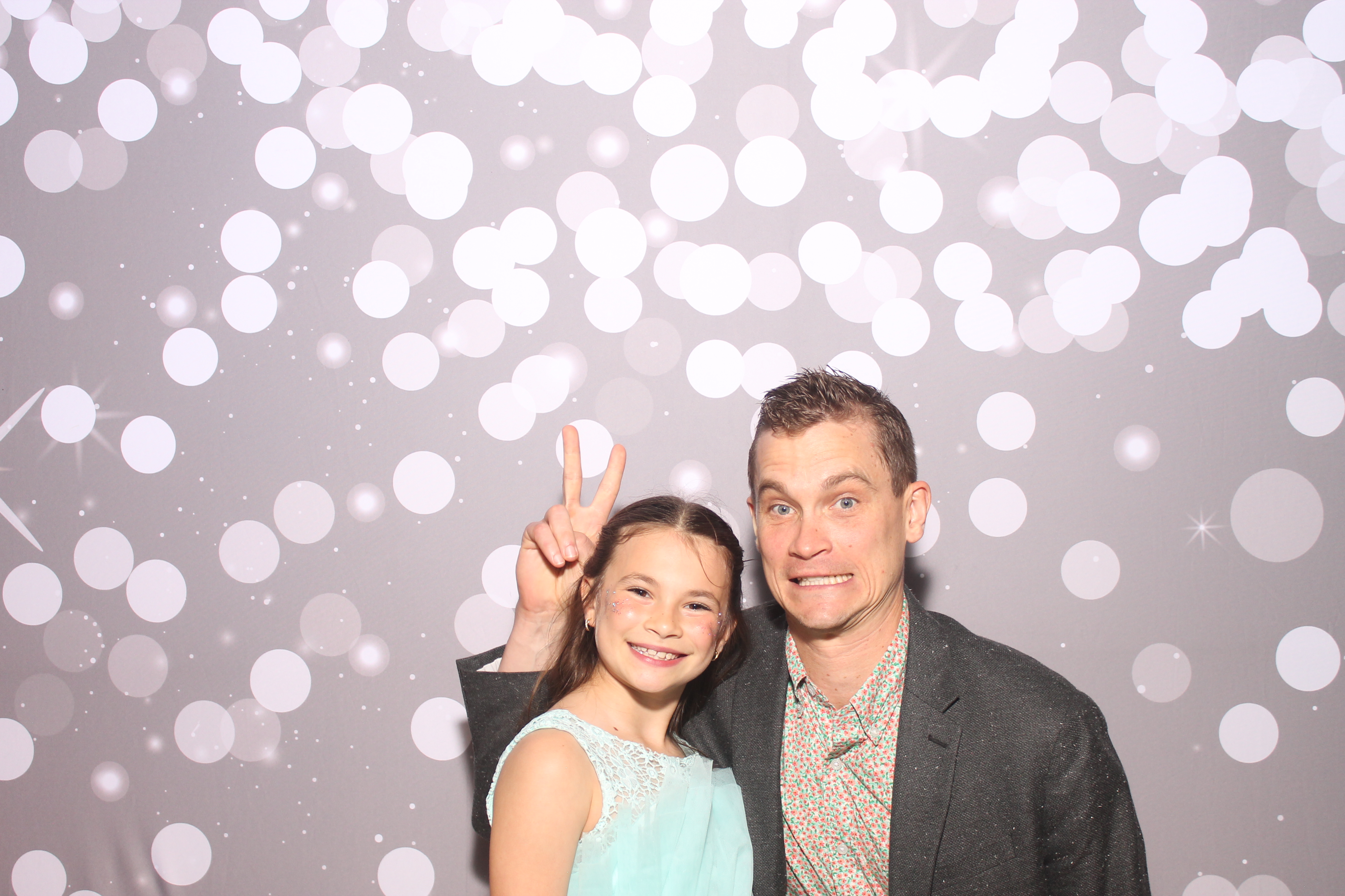 Mariemount Father Daughter Dance | View more photos from the event at gallery.photoboothcincy.com/u/PhotoBoothCincy/Mariemount-Father-Daughter-Dance-0