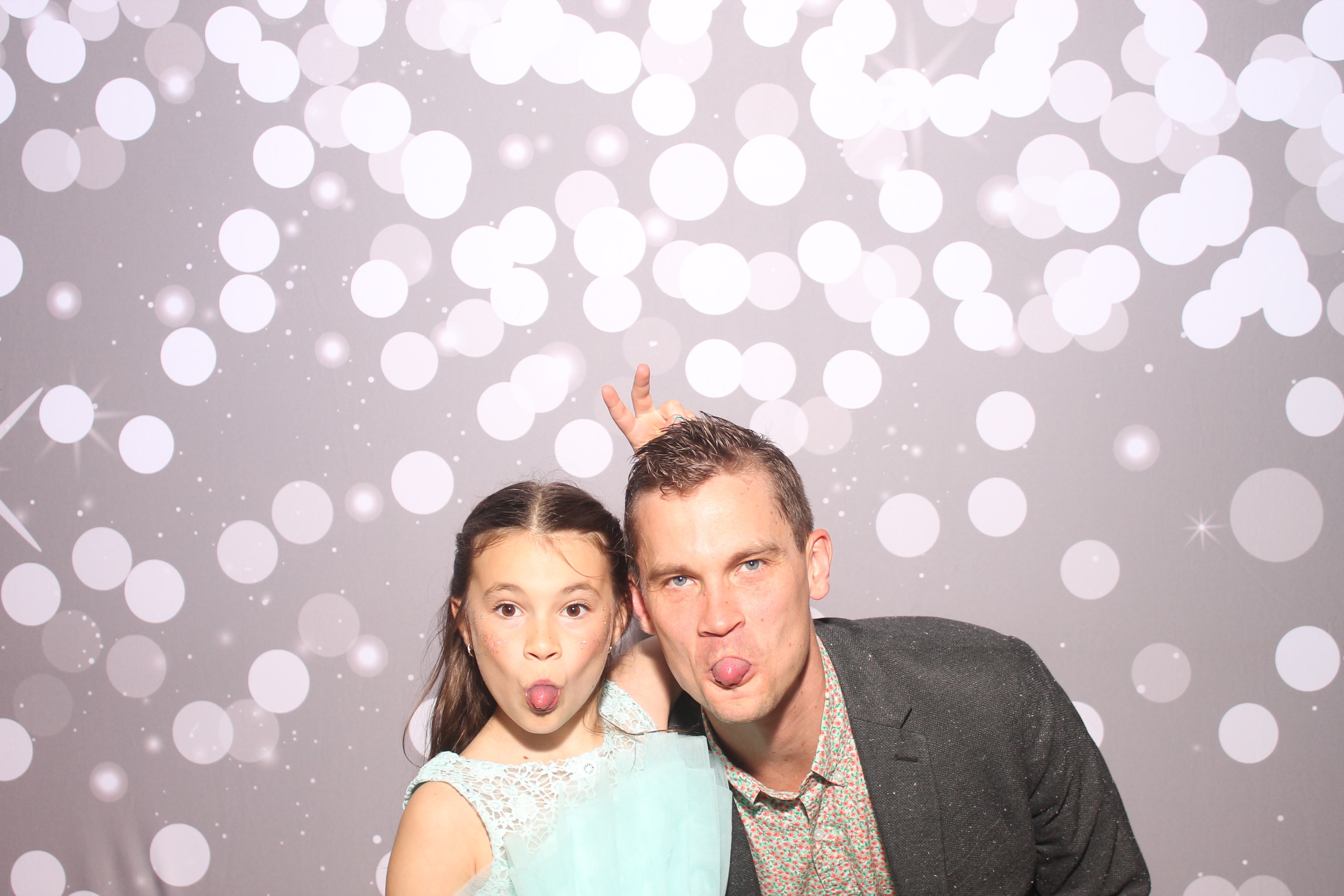 Mariemount Father Daughter Dance | View more photos from the event at gallery.photoboothcincy.com/u/PhotoBoothCincy/Mariemount-Father-Daughter-Dance-0