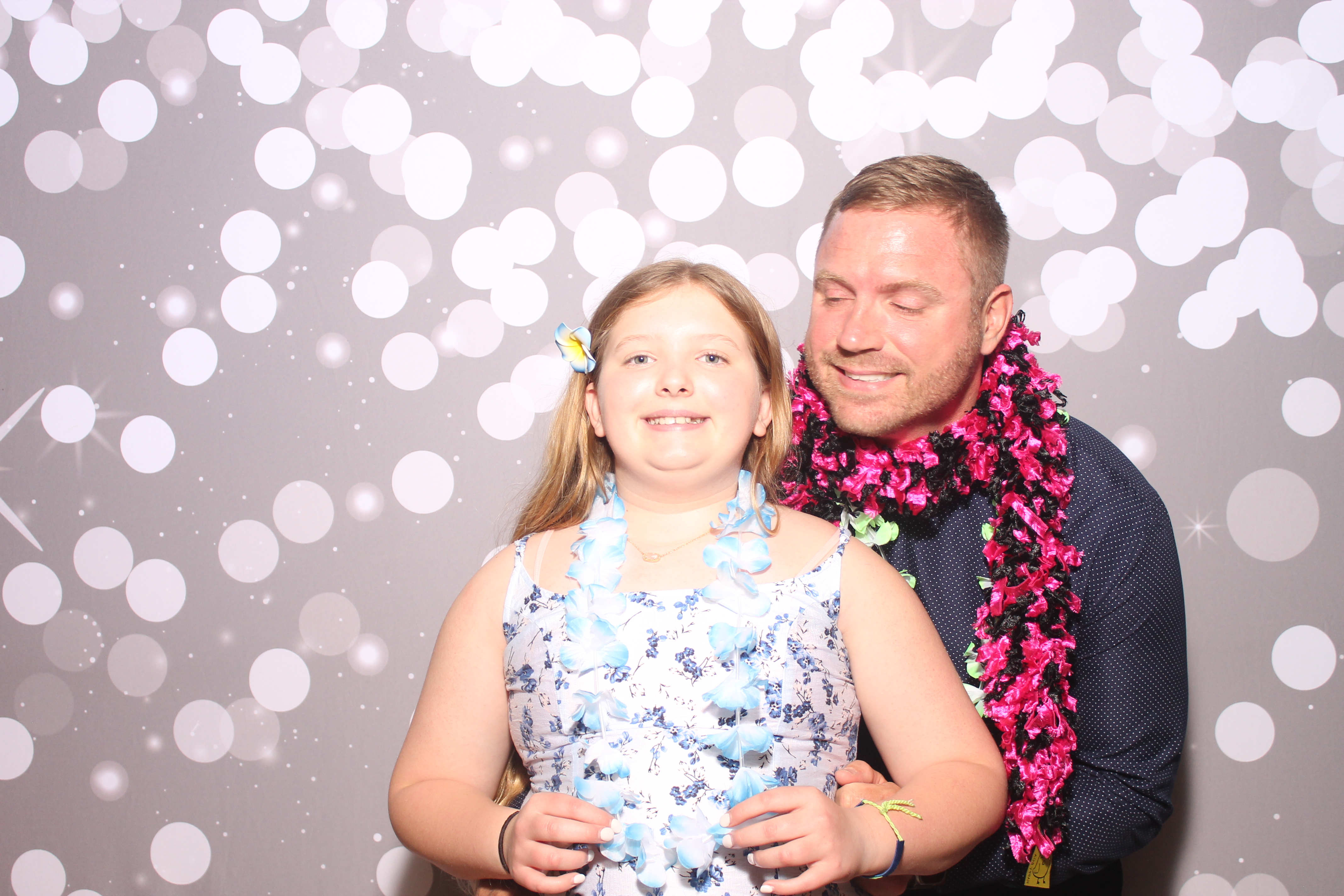 Mariemount Father Daughter Dance | View more photos from the event at gallery.photoboothcincy.com/u/PhotoBoothCincy/Mariemount-Father-Daughter-Dance-0