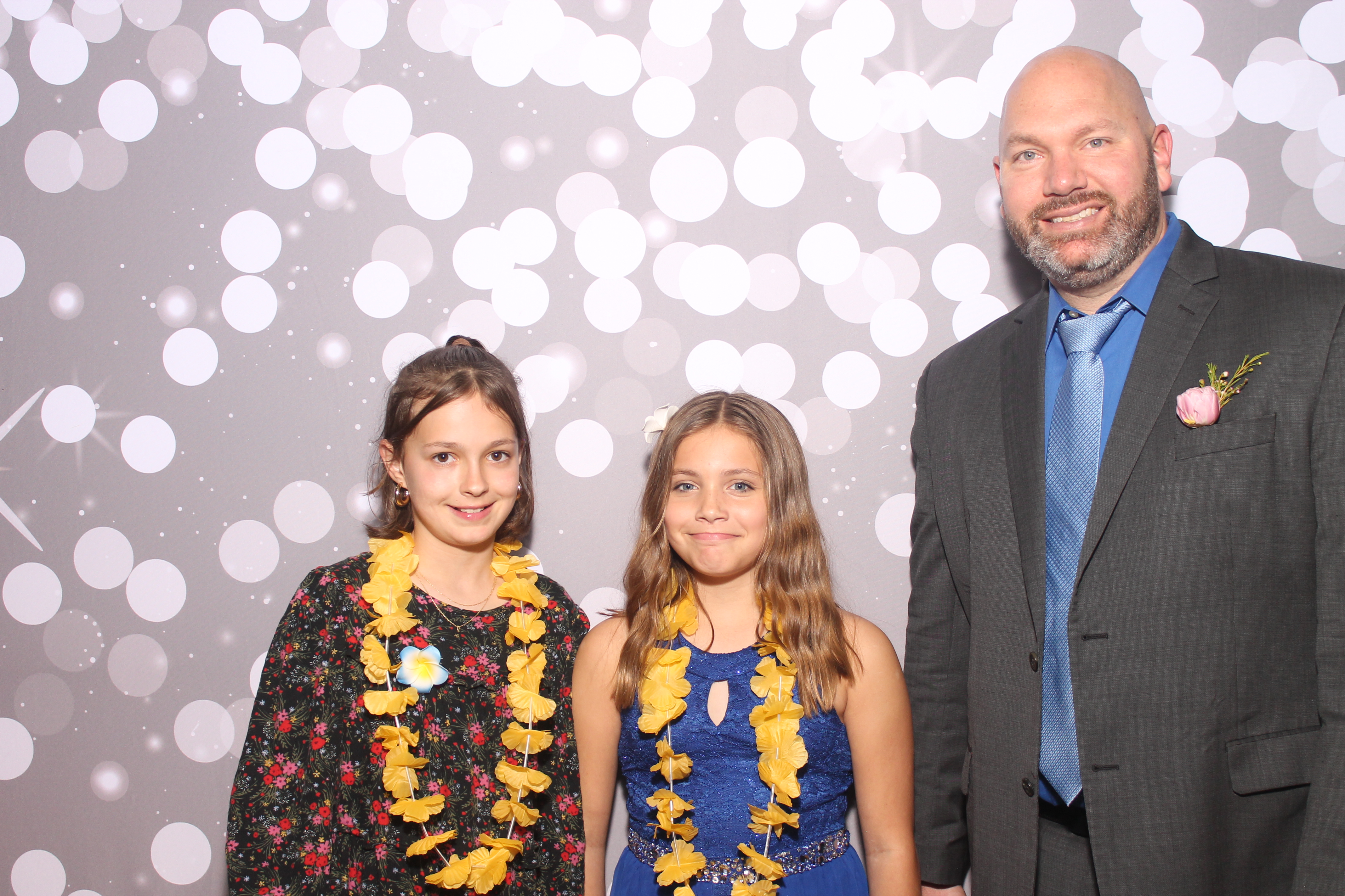 Mariemount Father Daughter Dance | View more photos from the event at gallery.photoboothcincy.com/u/PhotoBoothCincy/Mariemount-Father-Daughter-Dance-0