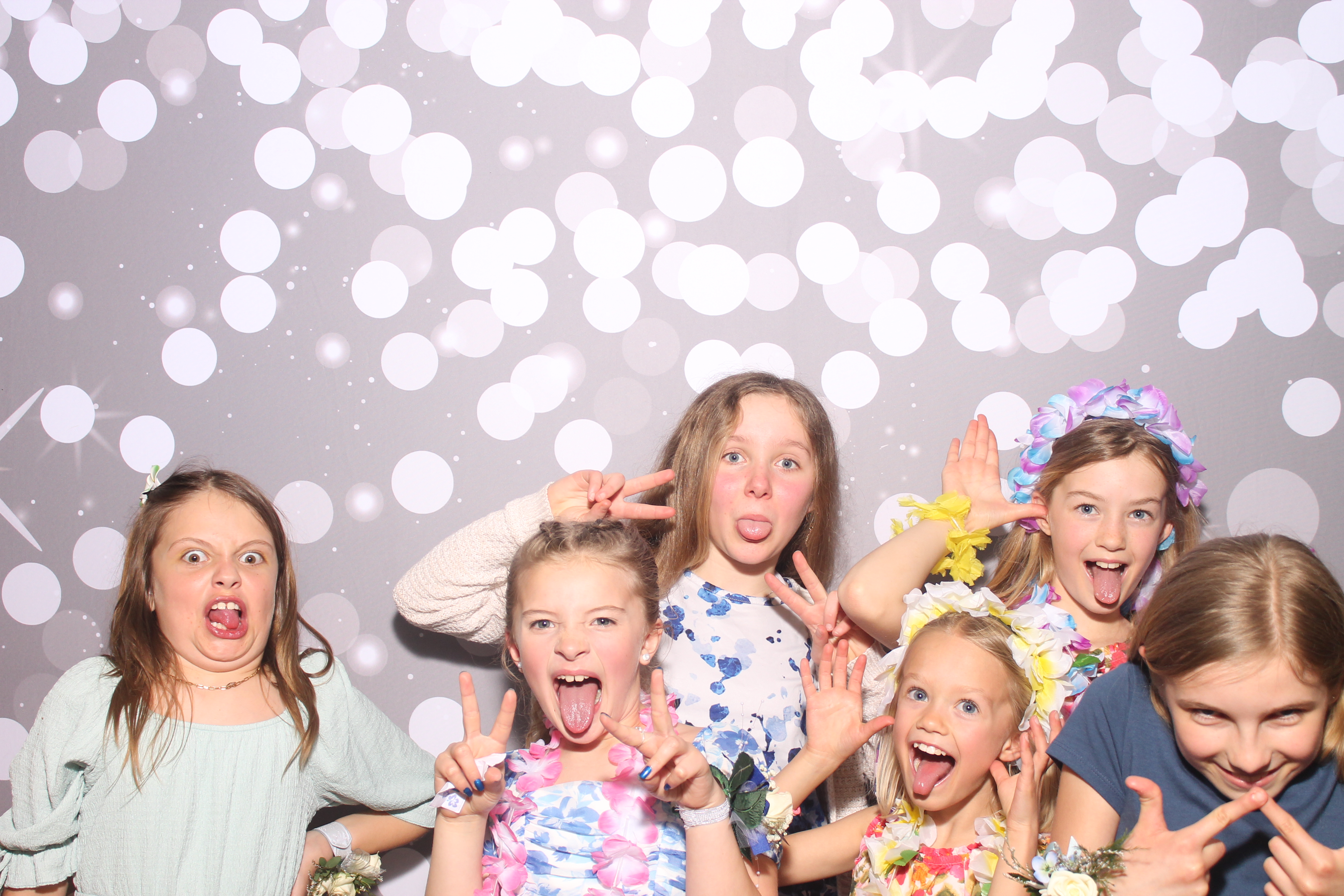 Mariemount Father Daughter Dance | View more photos from the event at gallery.photoboothcincy.com/u/PhotoBoothCincy/Mariemount-Father-Daughter-Dance-0