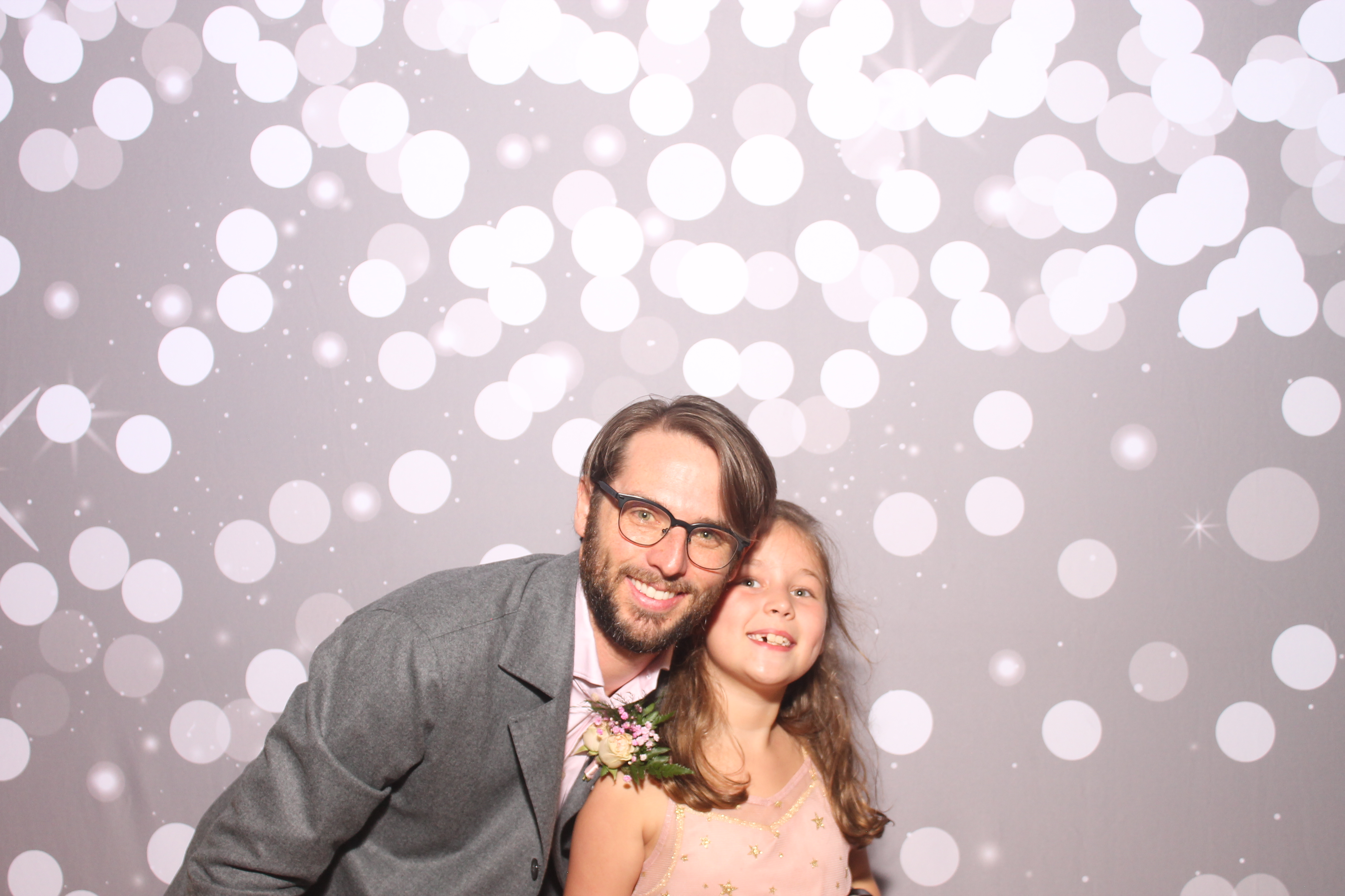 Mariemount Father Daughter Dance | View more photos from the event at gallery.photoboothcincy.com/u/PhotoBoothCincy/Mariemount-Father-Daughter-Dance-0