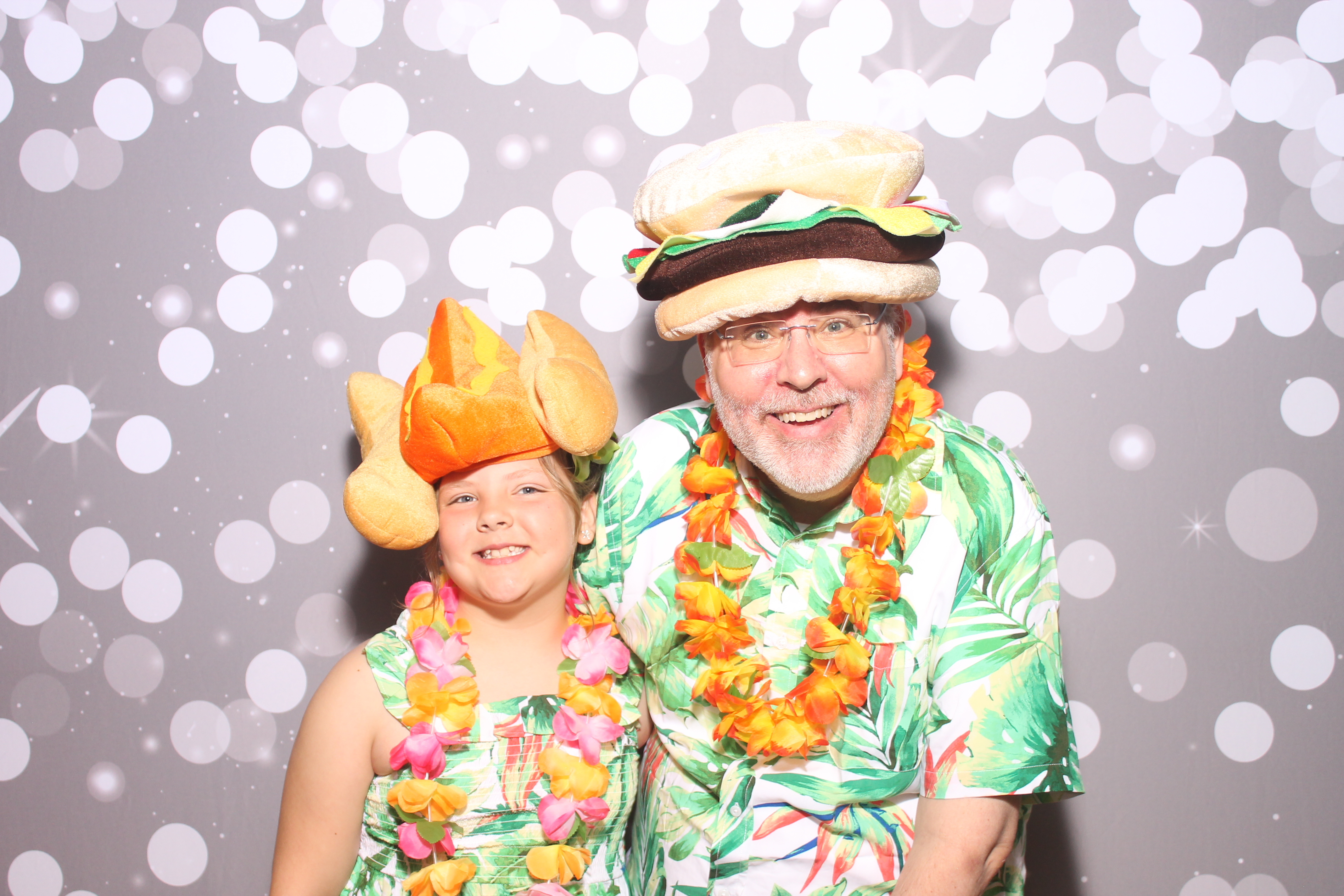Mariemount Father Daughter Dance | View more photos from the event at gallery.photoboothcincy.com/u/PhotoBoothCincy/Mariemount-Father-Daughter-Dance-0