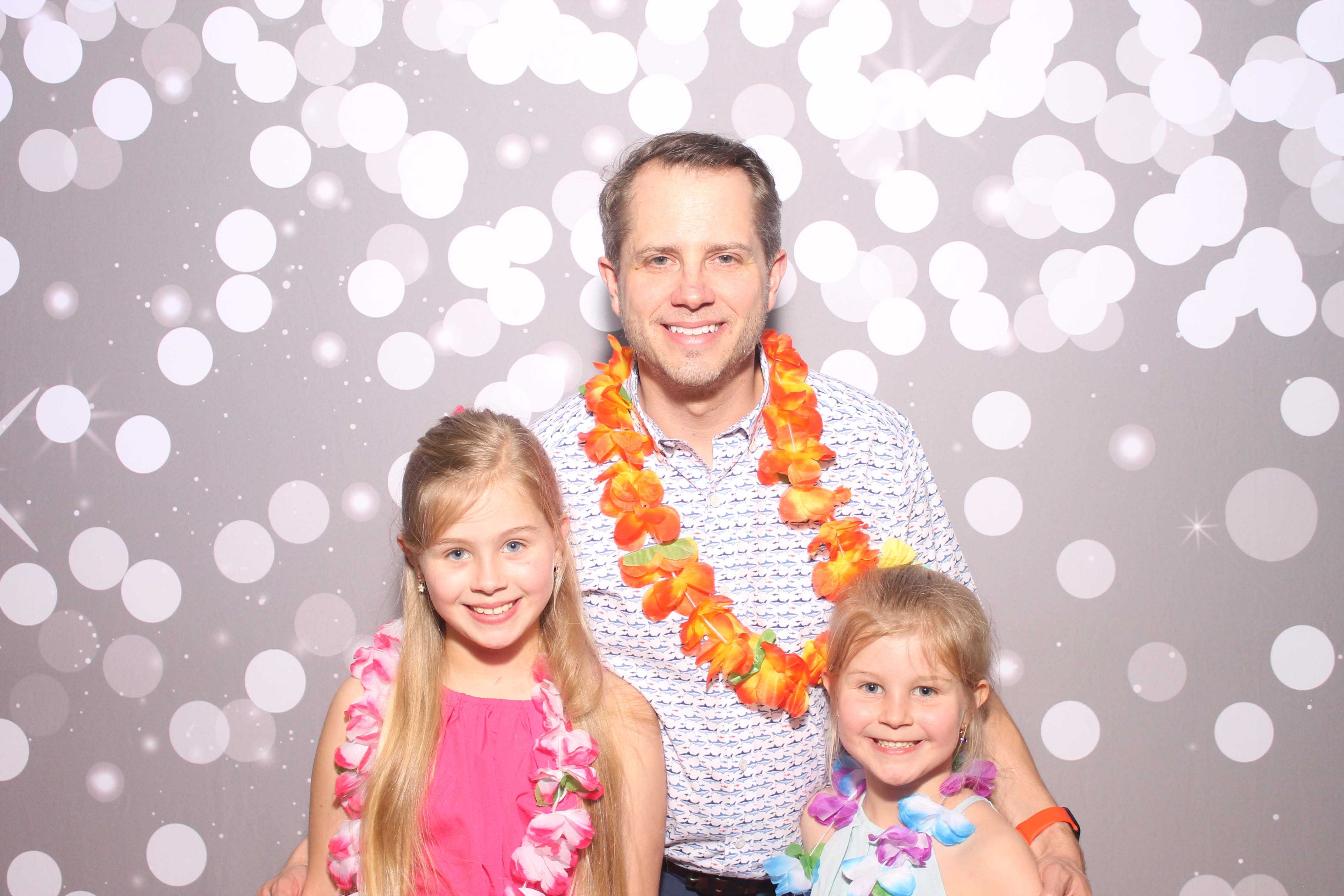 Mariemount Father Daughter Dance | View more photos from the event at gallery.photoboothcincy.com/u/PhotoBoothCincy/Mariemount-Father-Daughter-Dance-0