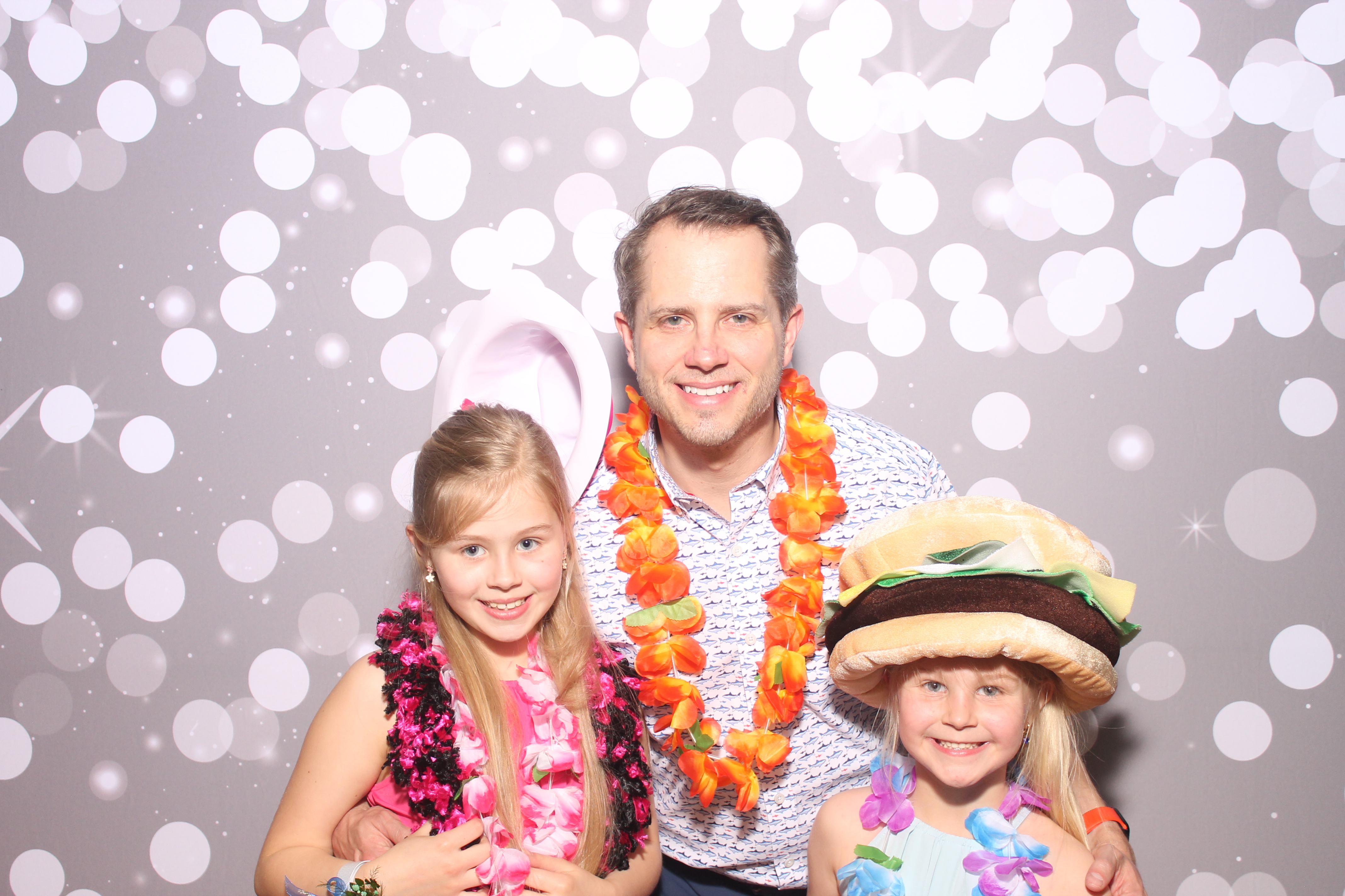 Mariemount Father Daughter Dance | View more photos from the event at gallery.photoboothcincy.com/u/PhotoBoothCincy/Mariemount-Father-Daughter-Dance-0