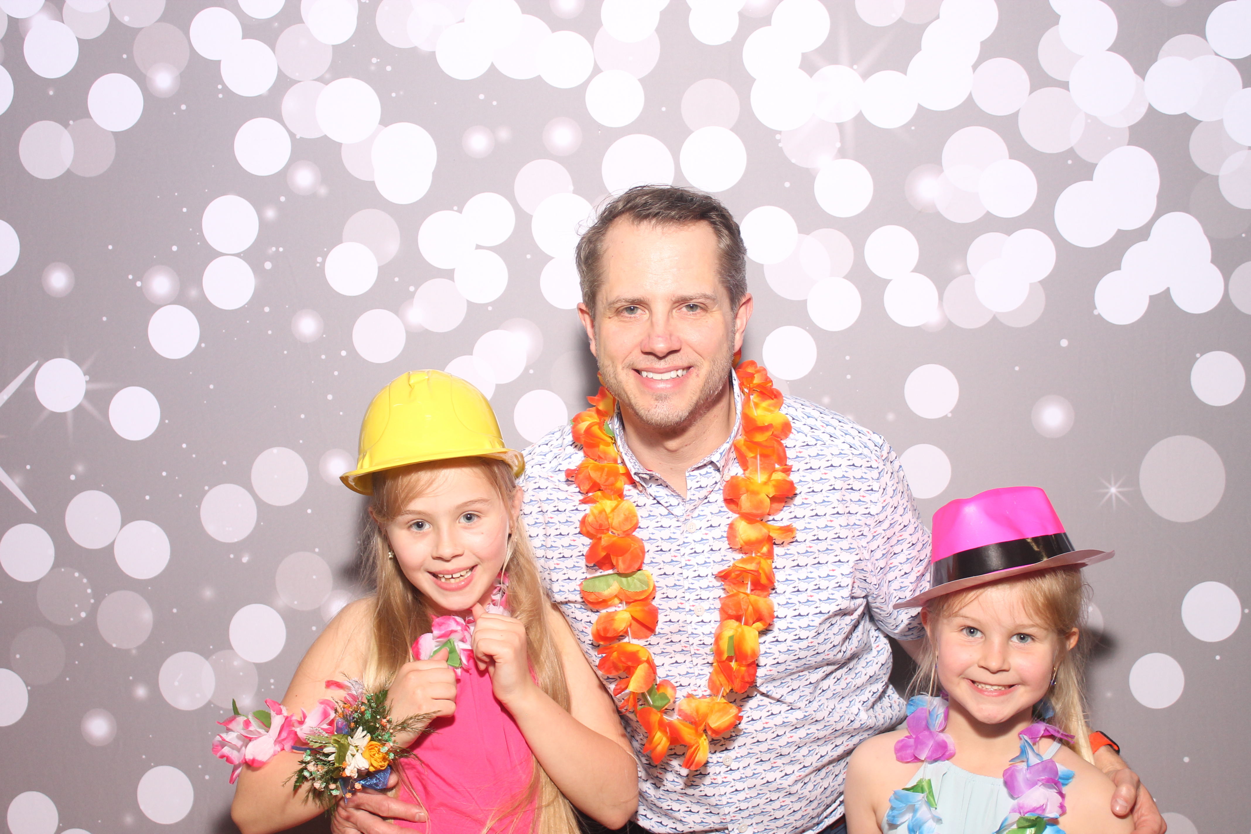 Mariemount Father Daughter Dance | View more photos from the event at gallery.photoboothcincy.com/u/PhotoBoothCincy/Mariemount-Father-Daughter-Dance-0