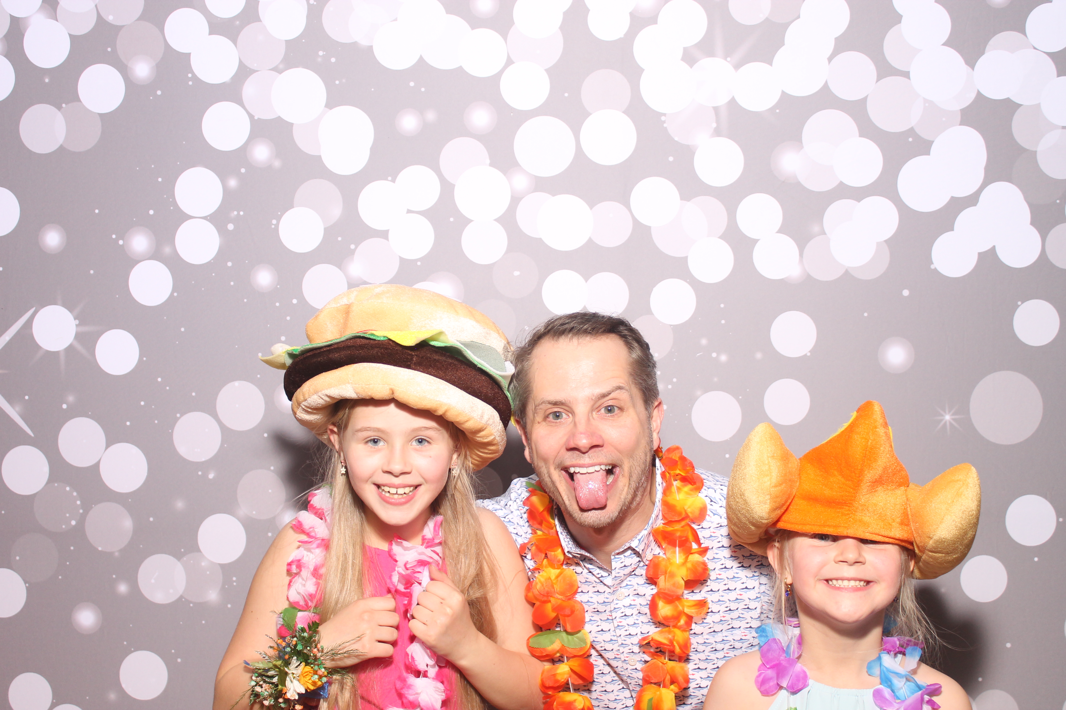 Mariemount Father Daughter Dance | View more photos from the event at gallery.photoboothcincy.com/u/PhotoBoothCincy/Mariemount-Father-Daughter-Dance-0