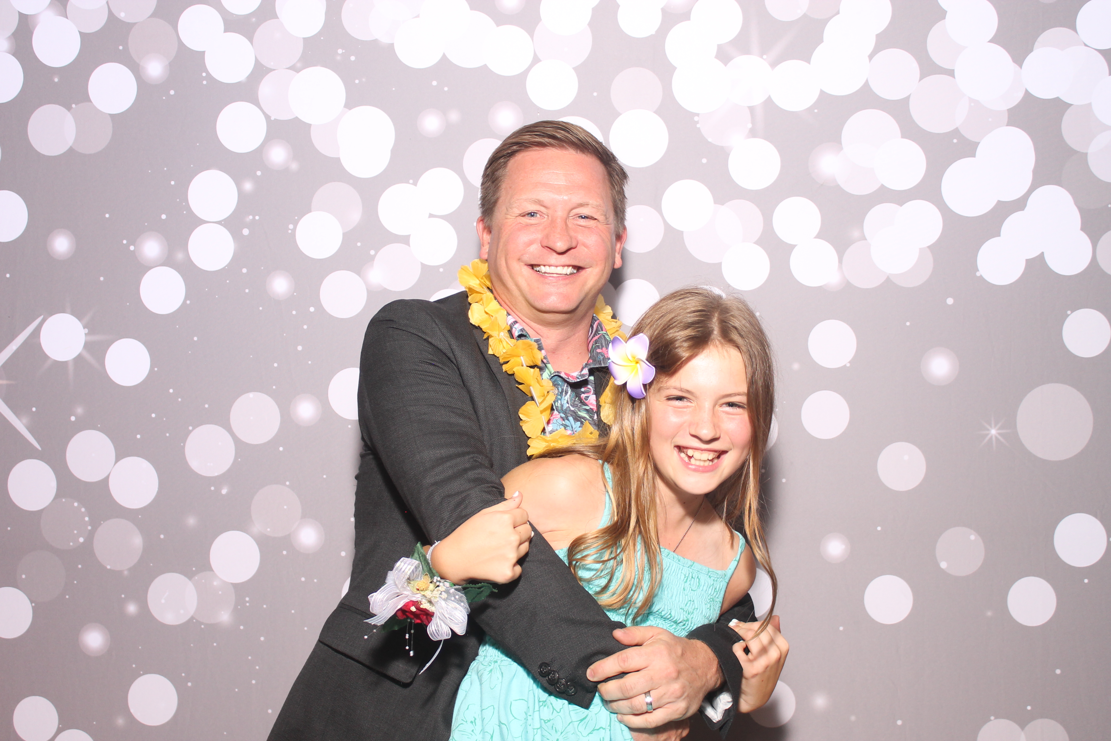 Mariemount Father Daughter Dance | View more photos from the event at gallery.photoboothcincy.com/u/PhotoBoothCincy/Mariemount-Father-Daughter-Dance-0