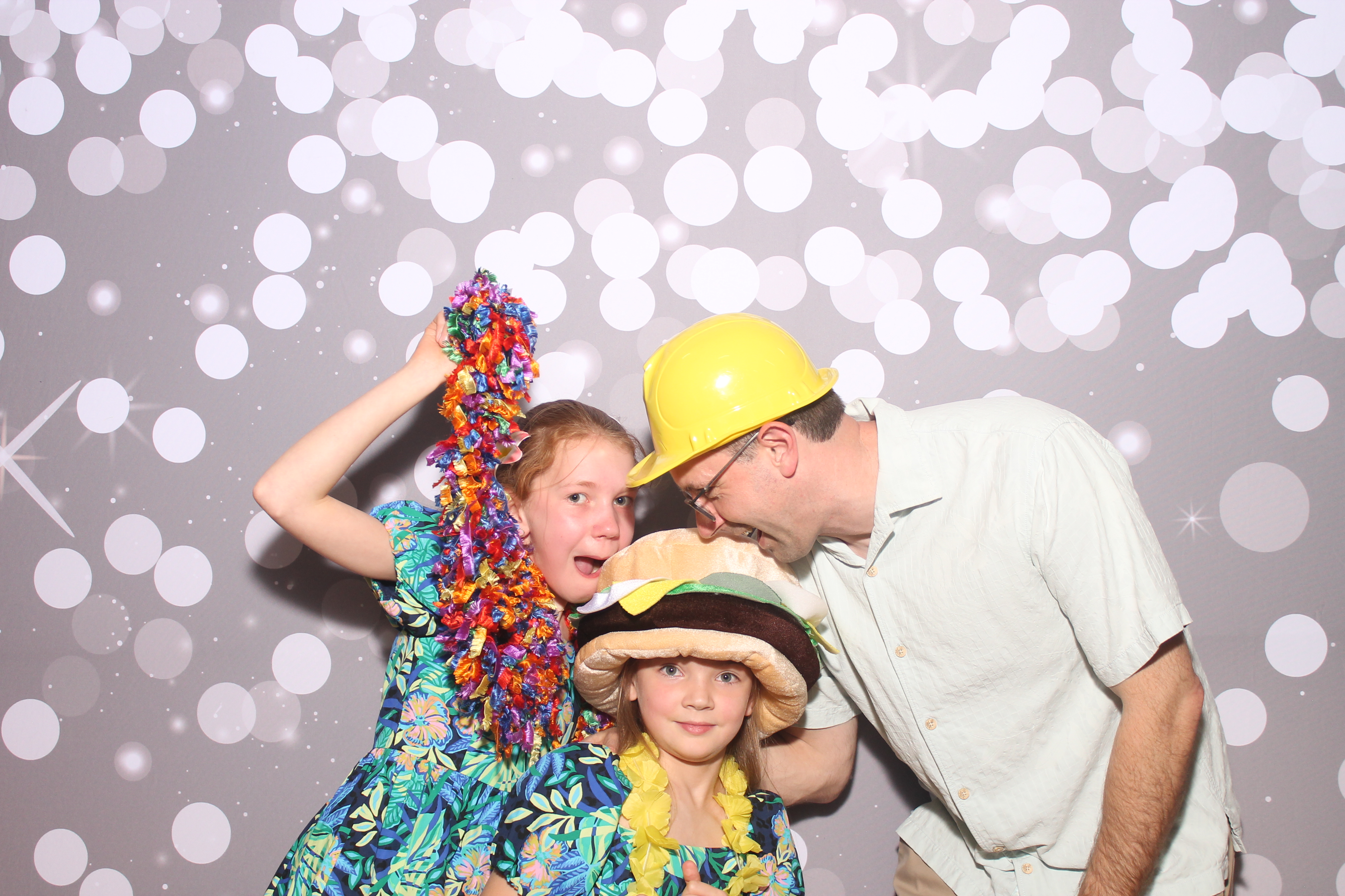 Mariemount Father Daughter Dance | View more photos from the event at gallery.photoboothcincy.com/u/PhotoBoothCincy/Mariemount-Father-Daughter-Dance-0