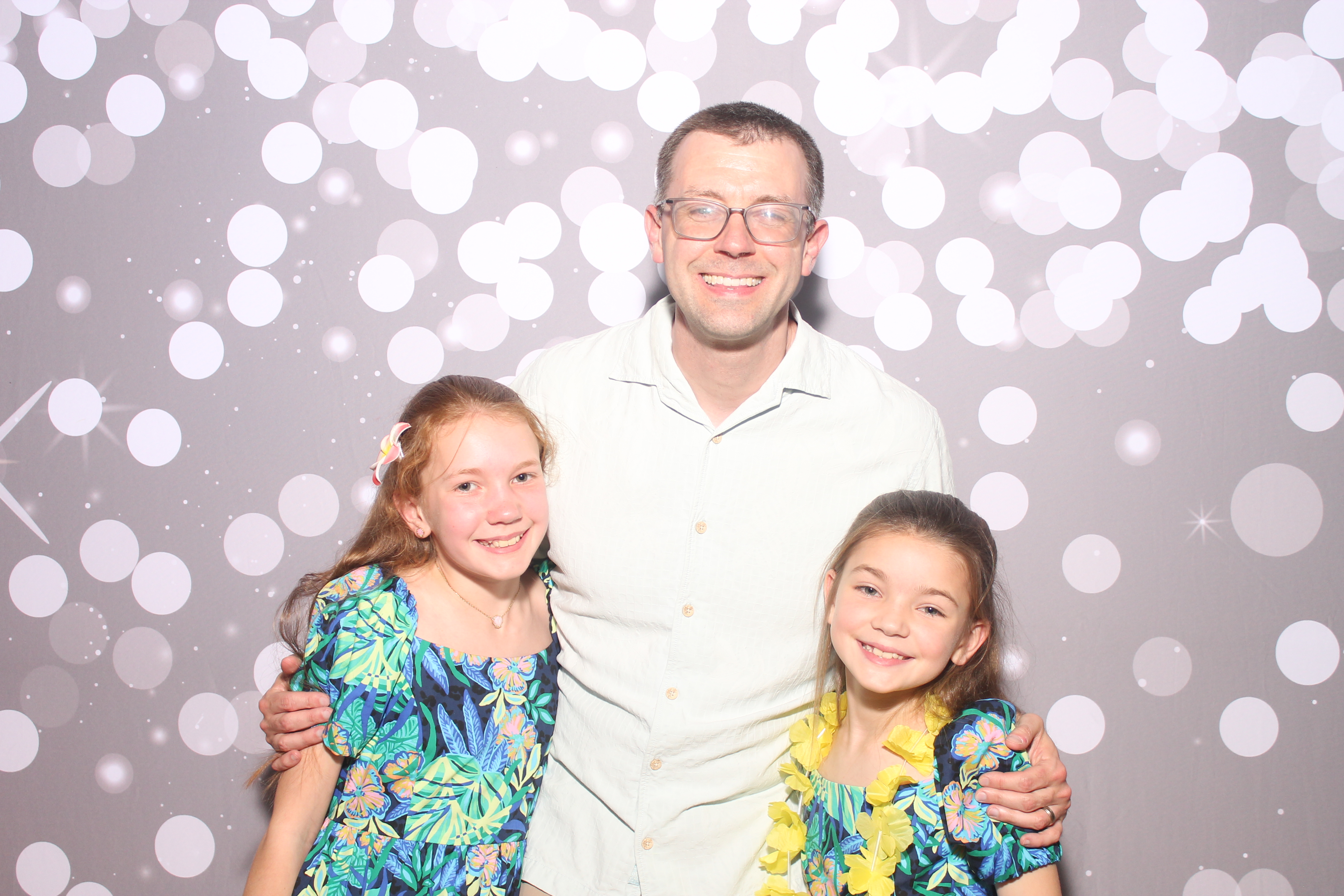 Mariemount Father Daughter Dance | View more photos from the event at gallery.photoboothcincy.com/u/PhotoBoothCincy/Mariemount-Father-Daughter-Dance-0