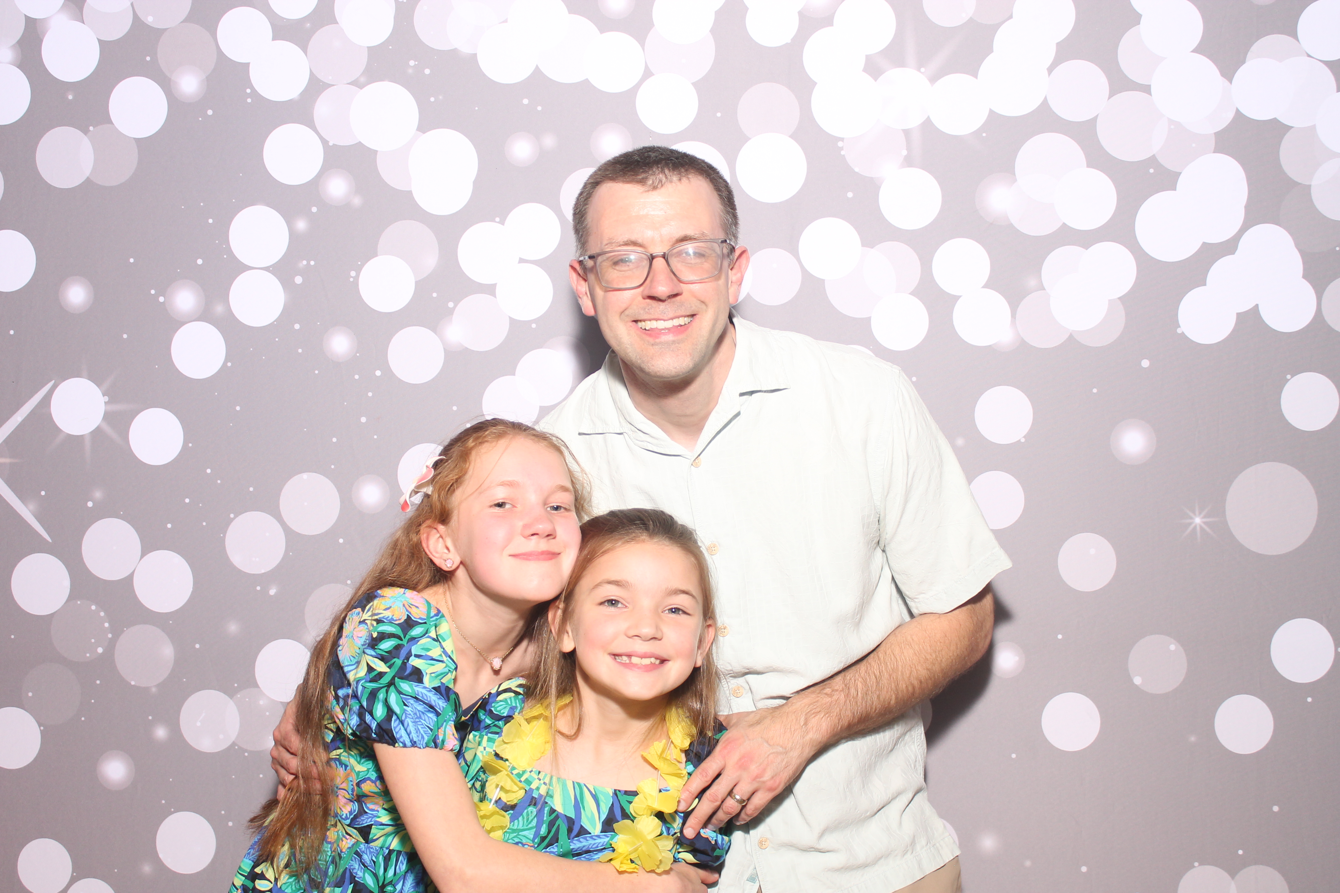Mariemount Father Daughter Dance | View more photos from the event at gallery.photoboothcincy.com/u/PhotoBoothCincy/Mariemount-Father-Daughter-Dance-0
