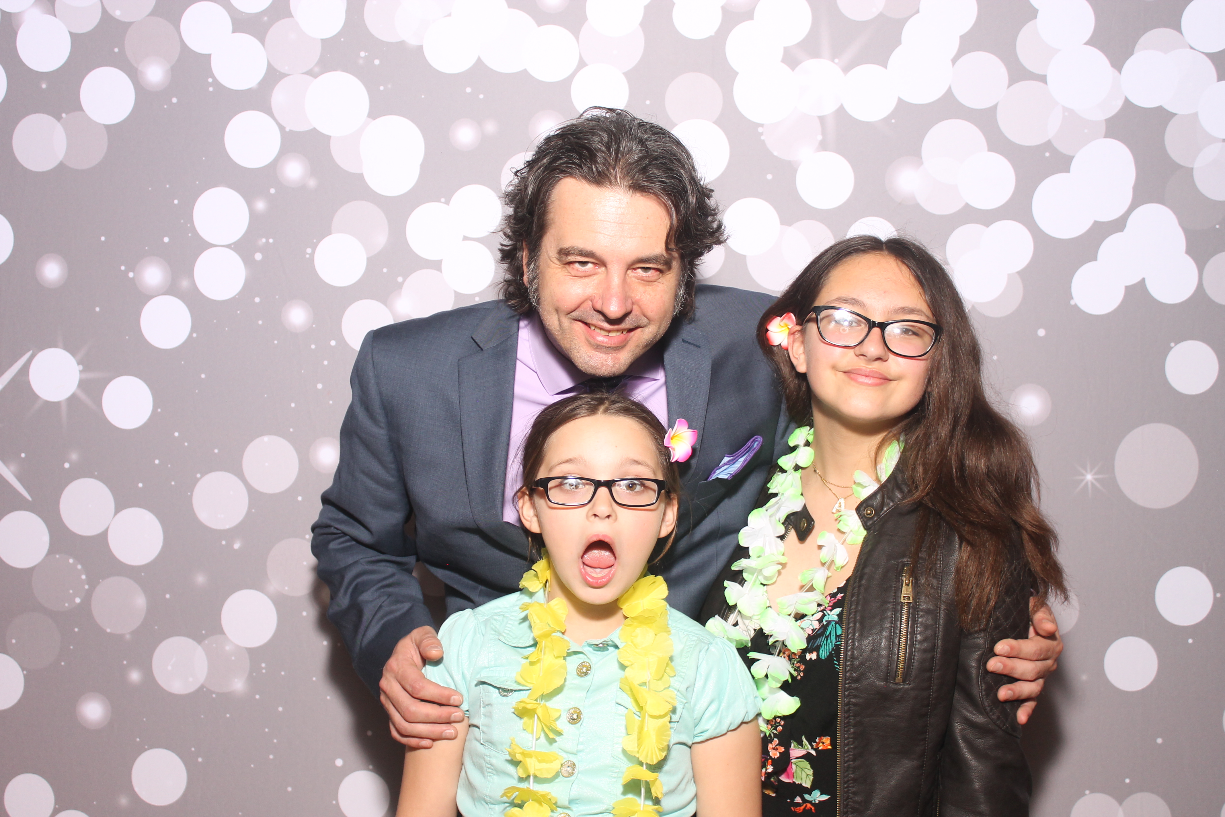 Mariemount Father Daughter Dance | View more photos from the event at gallery.photoboothcincy.com/u/PhotoBoothCincy/Mariemount-Father-Daughter-Dance-0