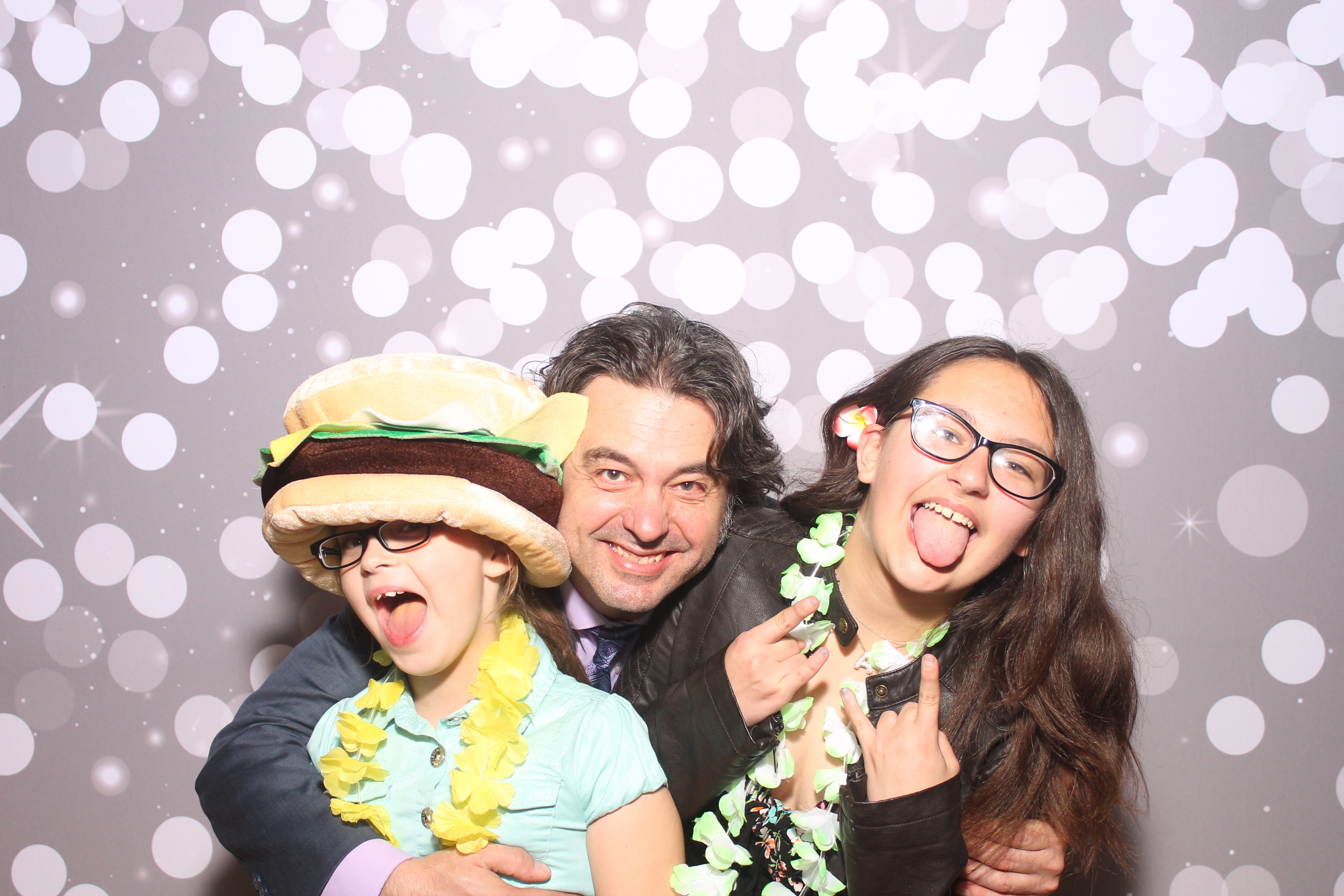 Mariemount Father Daughter Dance | View more photos from the event at gallery.photoboothcincy.com/u/PhotoBoothCincy/Mariemount-Father-Daughter-Dance-0