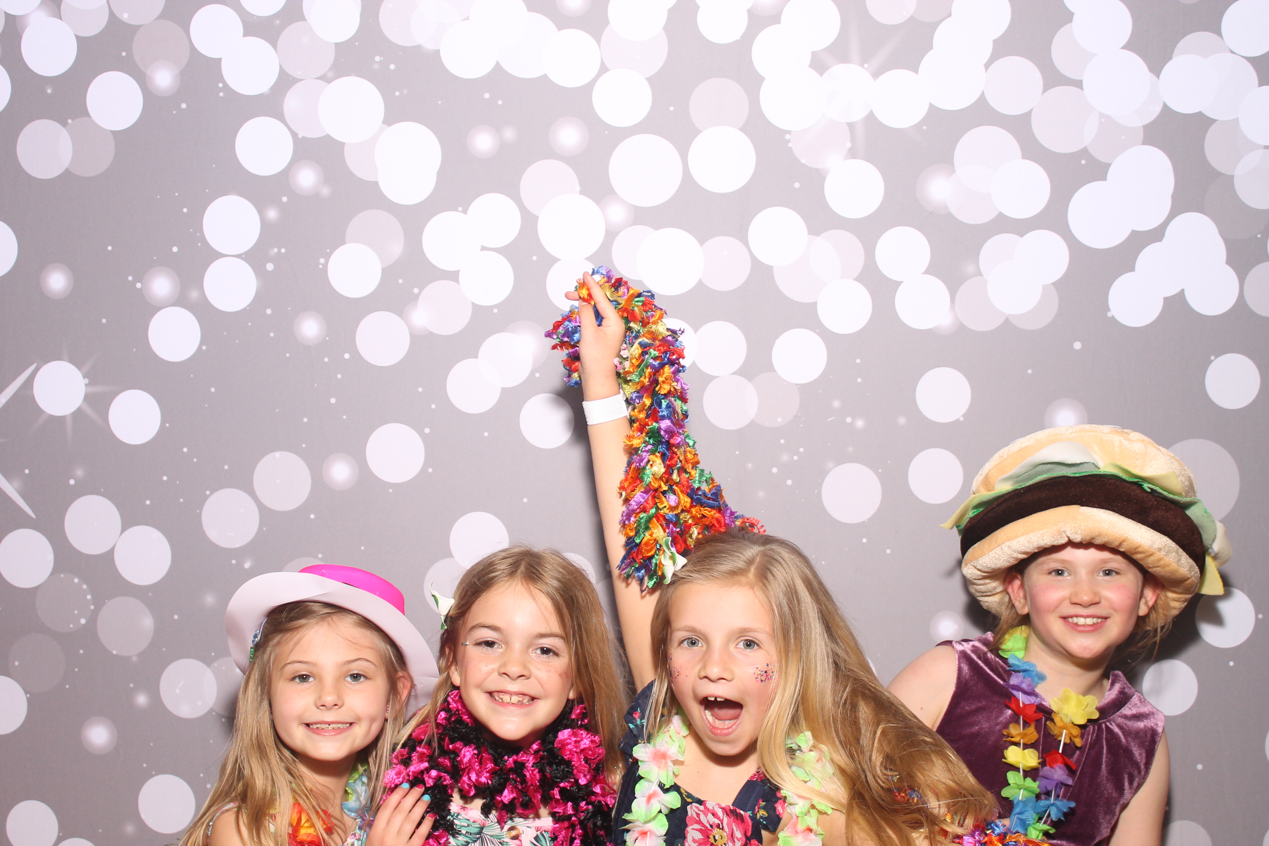 Mariemount Father Daughter Dance | View more photos from the event at gallery.photoboothcincy.com/u/PhotoBoothCincy/Mariemount-Father-Daughter-Dance-0