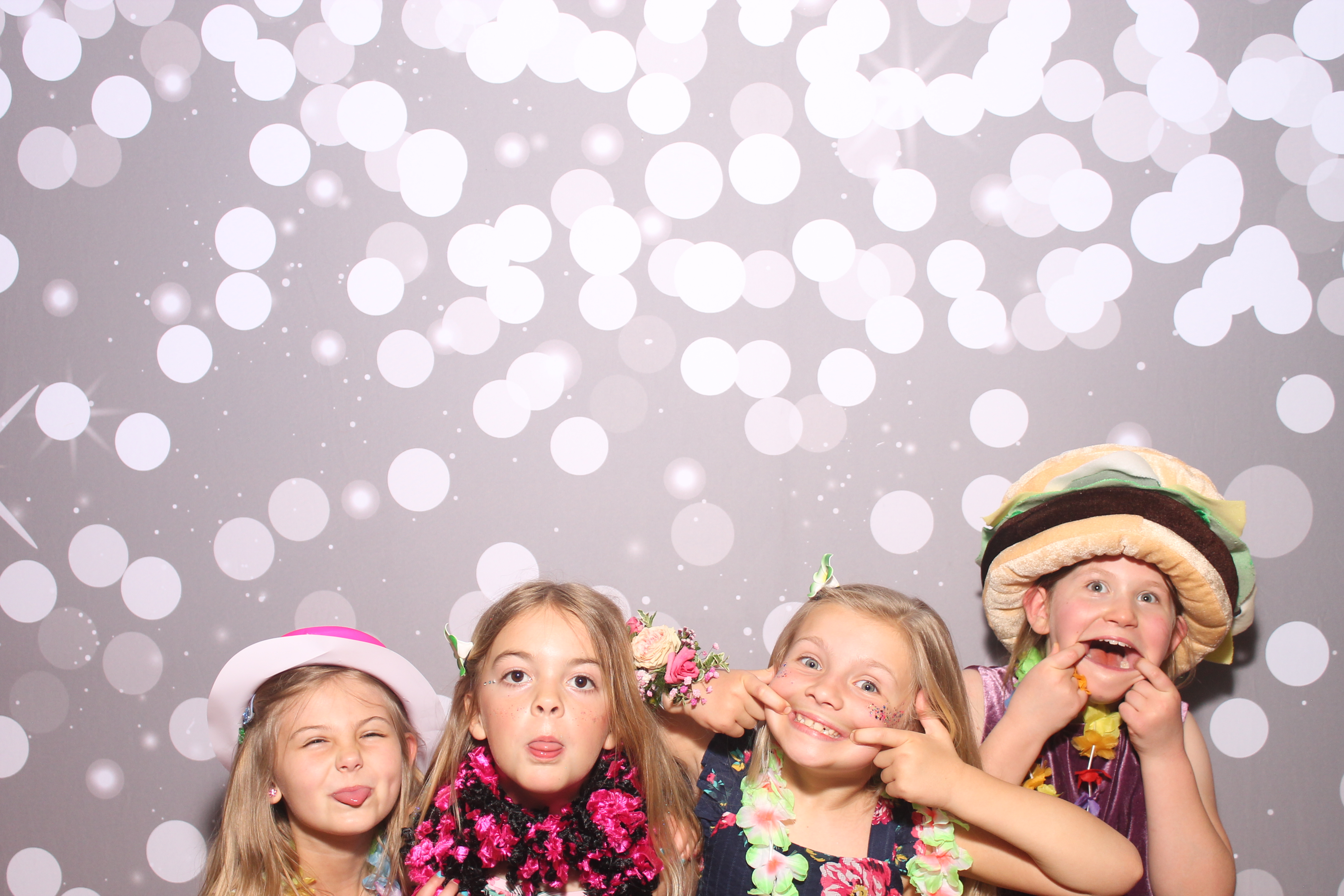 Mariemount Father Daughter Dance | View more photos from the event at gallery.photoboothcincy.com/u/PhotoBoothCincy/Mariemount-Father-Daughter-Dance-0