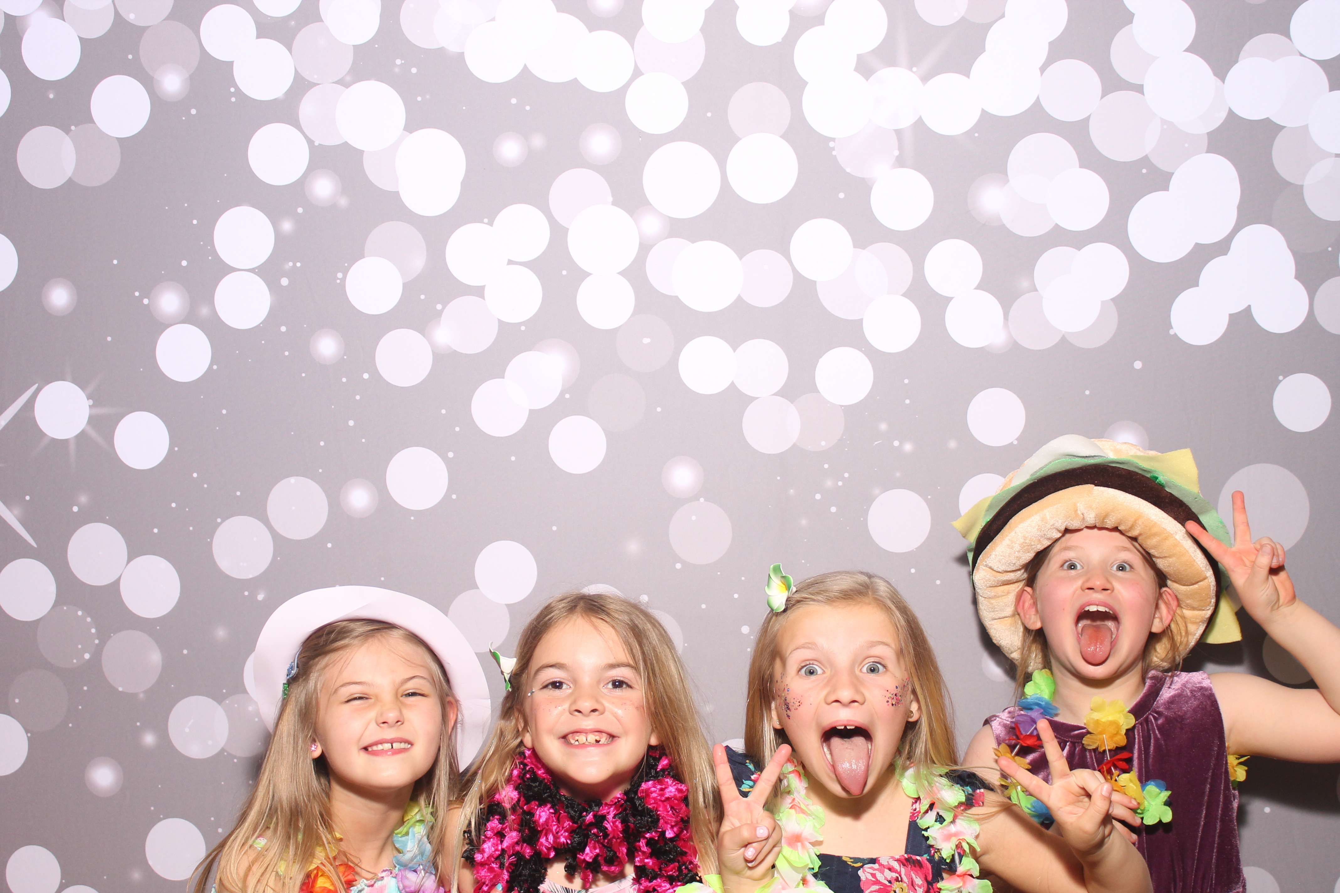 Mariemount Father Daughter Dance | View more photos from the event at gallery.photoboothcincy.com/u/PhotoBoothCincy/Mariemount-Father-Daughter-Dance-0