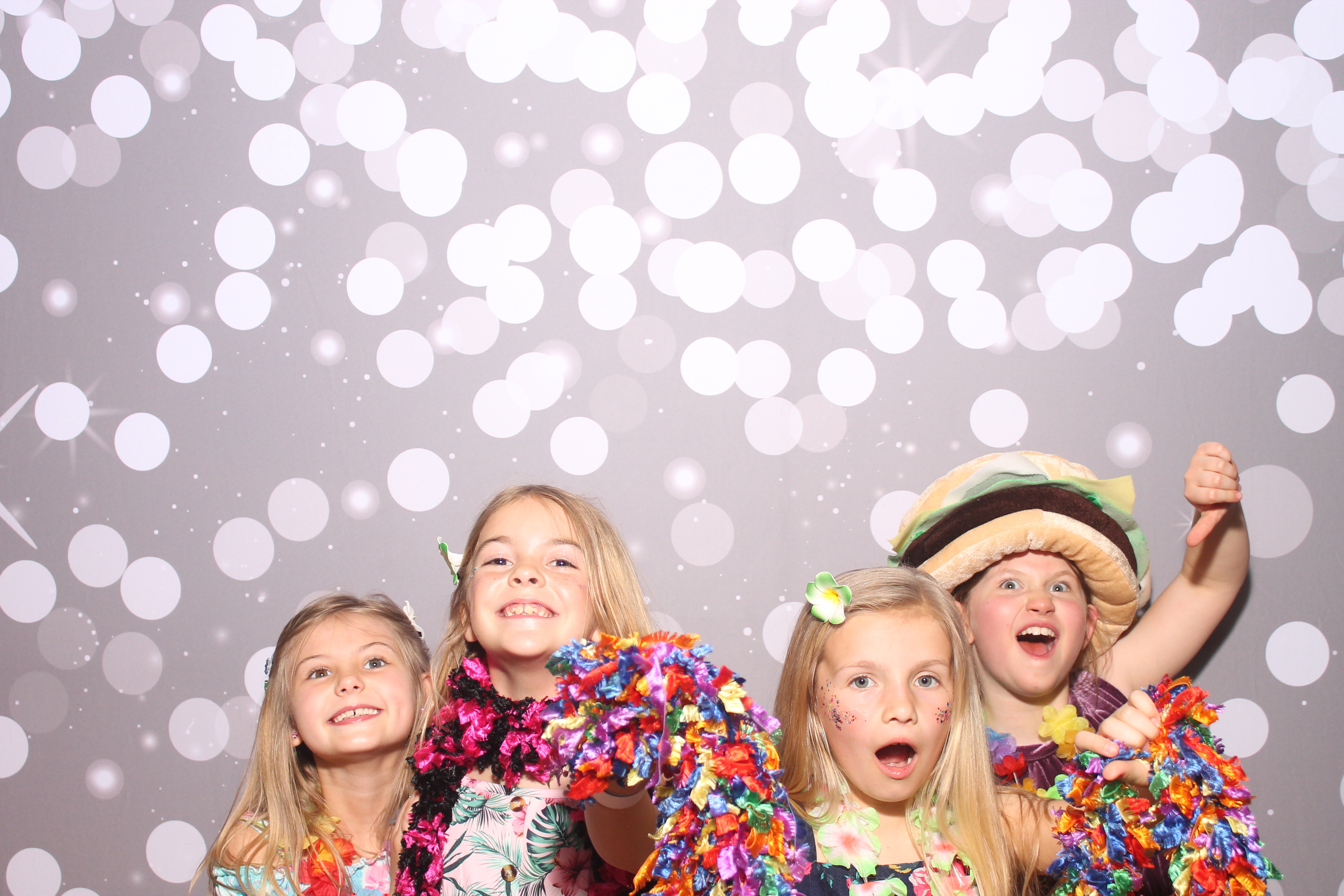 Mariemount Father Daughter Dance | View more photos from the event at gallery.photoboothcincy.com/u/PhotoBoothCincy/Mariemount-Father-Daughter-Dance-0