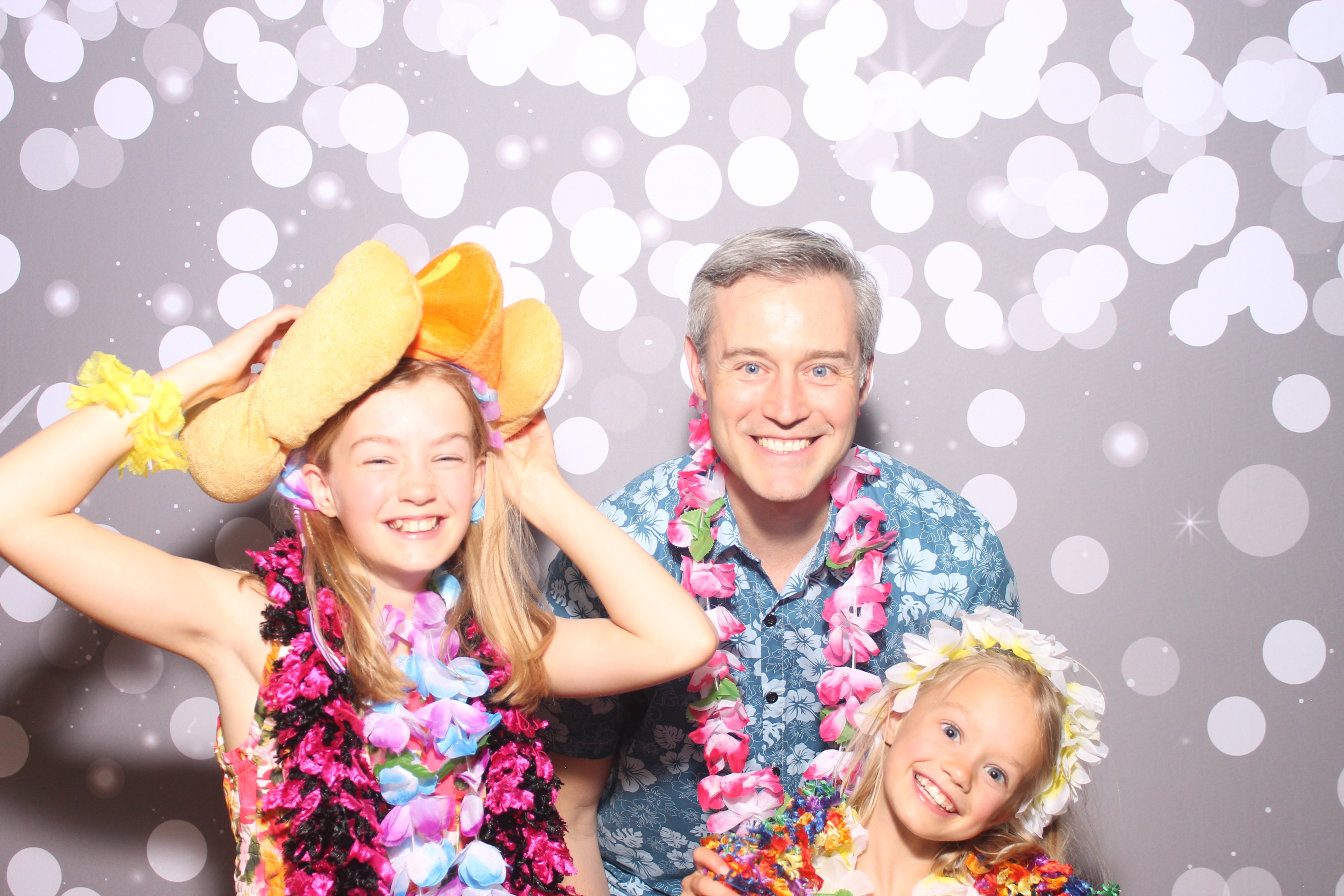 Mariemount Father Daughter Dance | View more photos from the event at gallery.photoboothcincy.com/u/PhotoBoothCincy/Mariemount-Father-Daughter-Dance-0