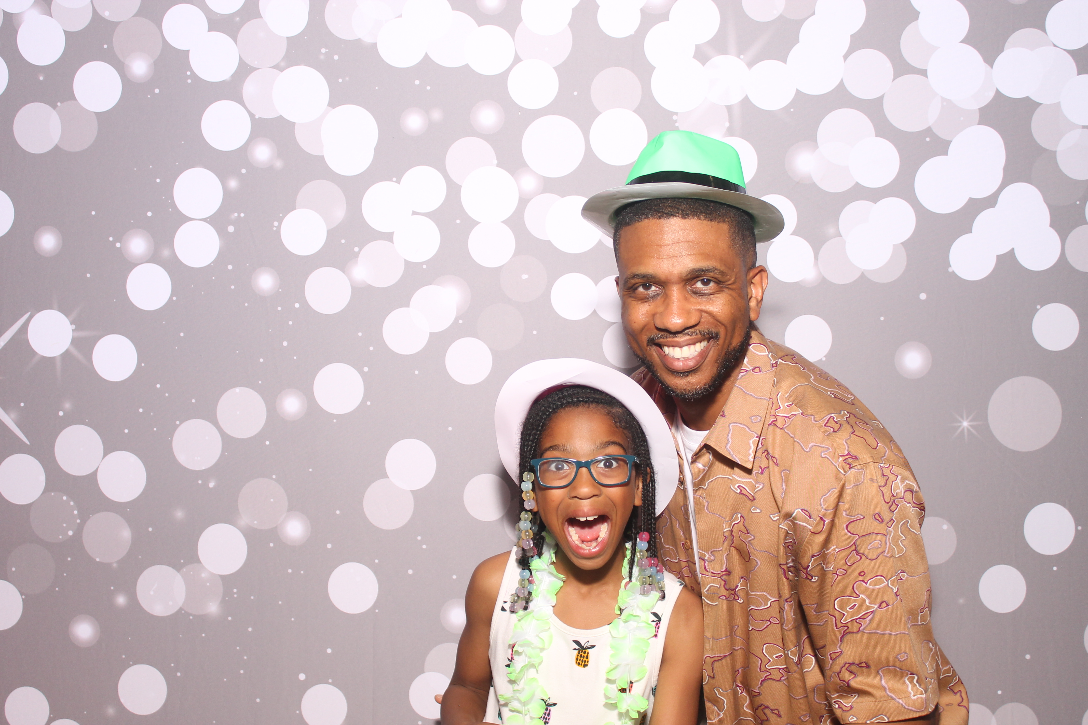 Mariemount Father Daughter Dance | View more photos from the event at gallery.photoboothcincy.com/u/PhotoBoothCincy/Mariemount-Father-Daughter-Dance-0