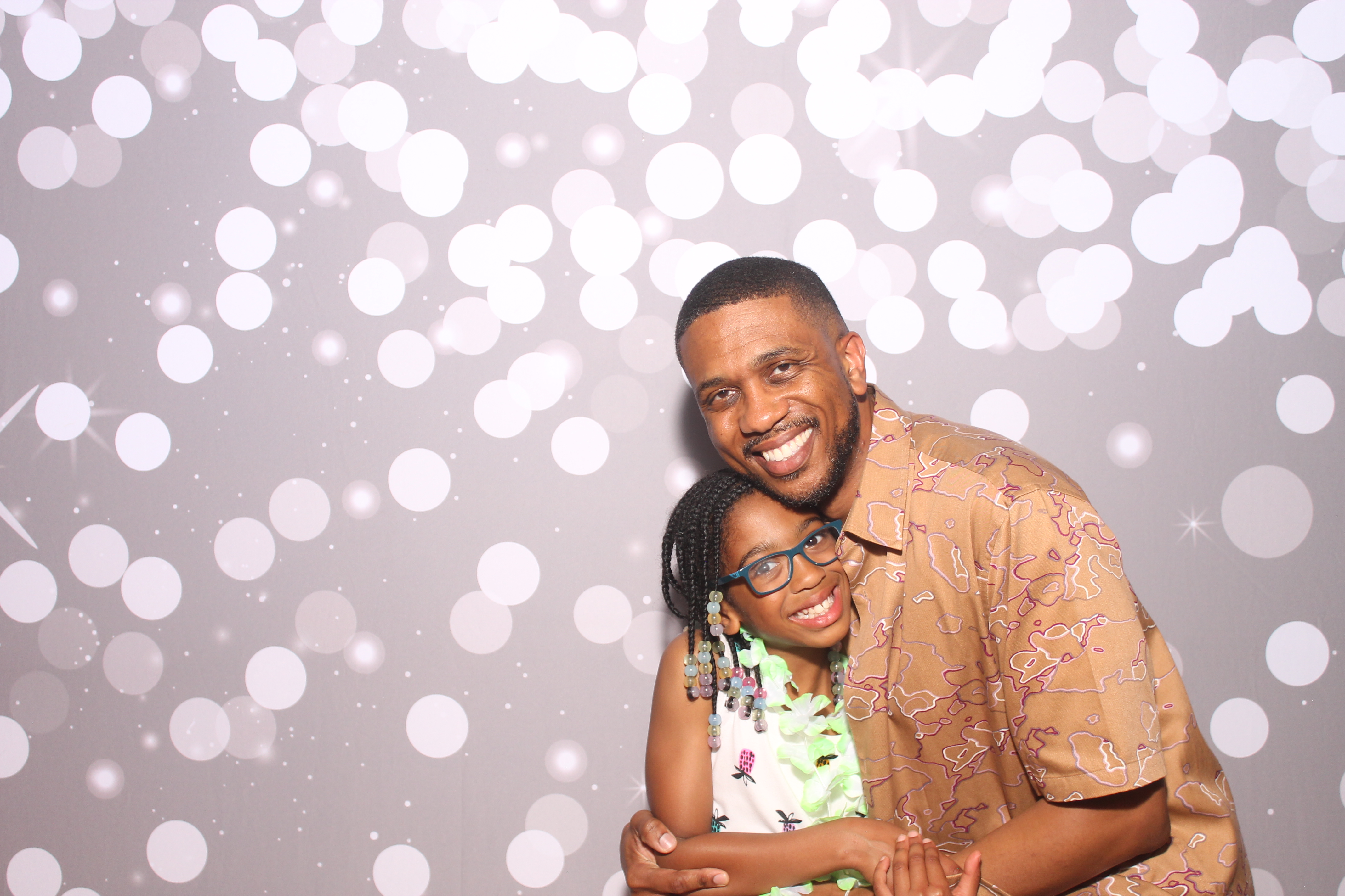 Mariemount Father Daughter Dance | View more photos from the event at gallery.photoboothcincy.com/u/PhotoBoothCincy/Mariemount-Father-Daughter-Dance-0