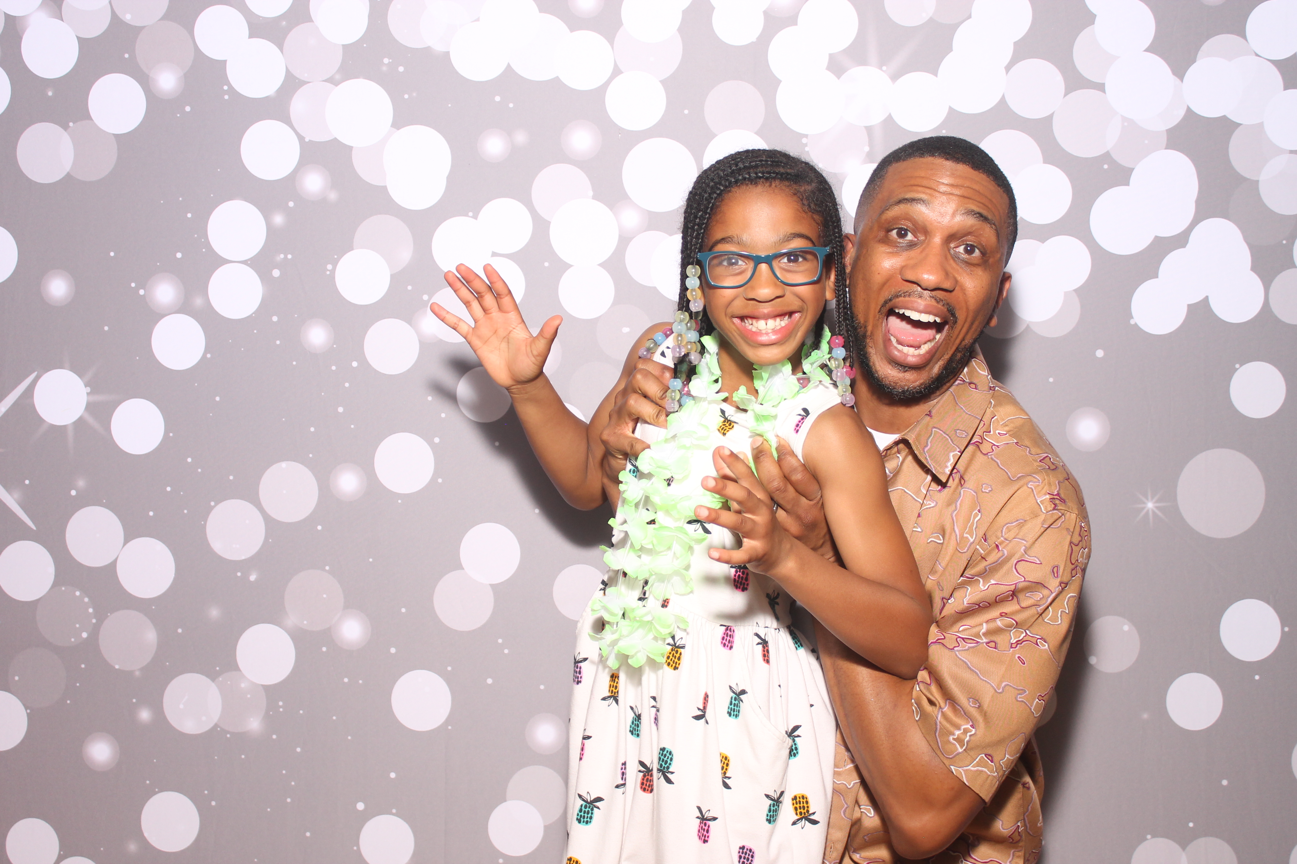 Mariemount Father Daughter Dance | View more photos from the event at gallery.photoboothcincy.com/u/PhotoBoothCincy/Mariemount-Father-Daughter-Dance-0