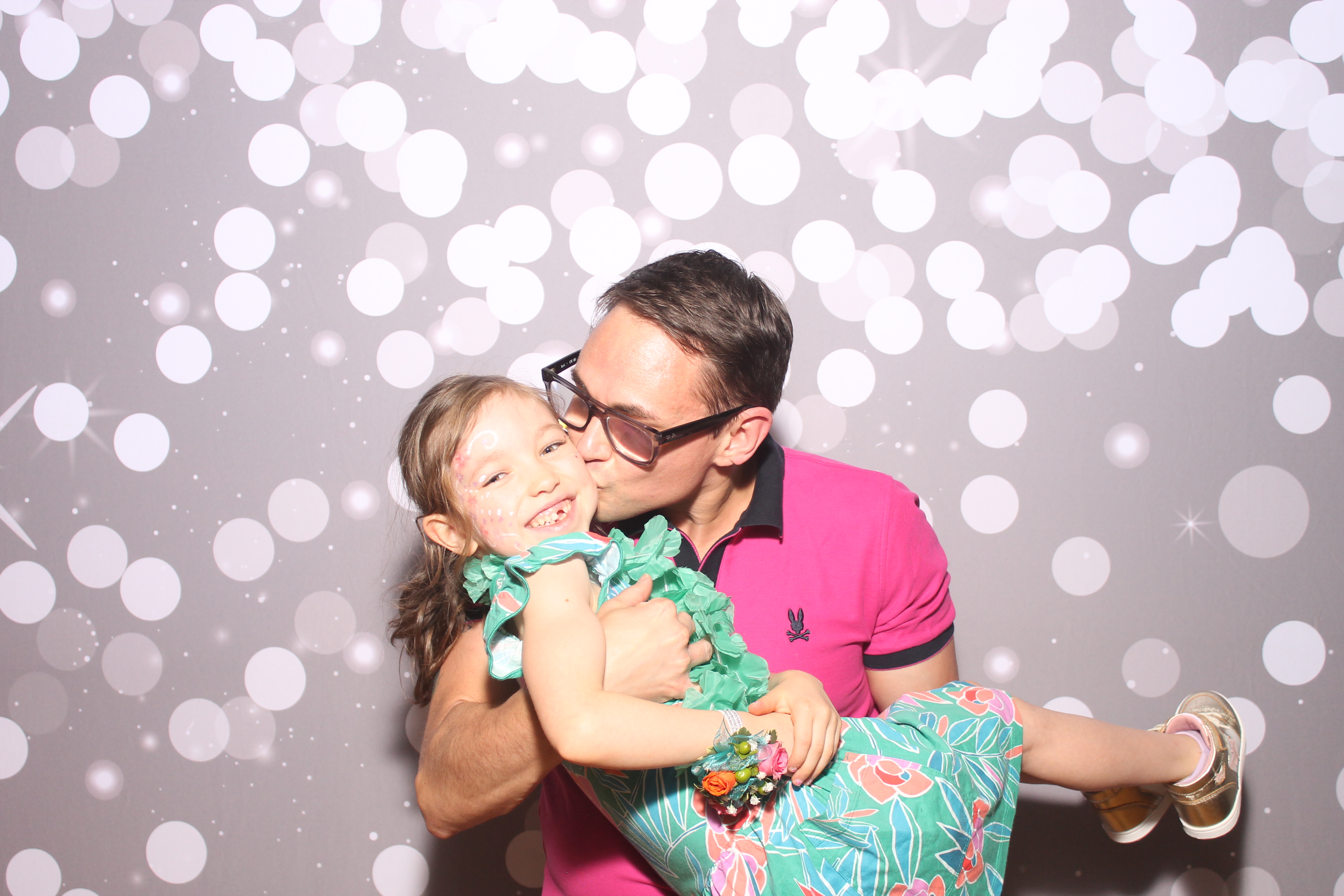 Mariemount Father Daughter Dance | View more photos from the event at gallery.photoboothcincy.com/u/PhotoBoothCincy/Mariemount-Father-Daughter-Dance-0