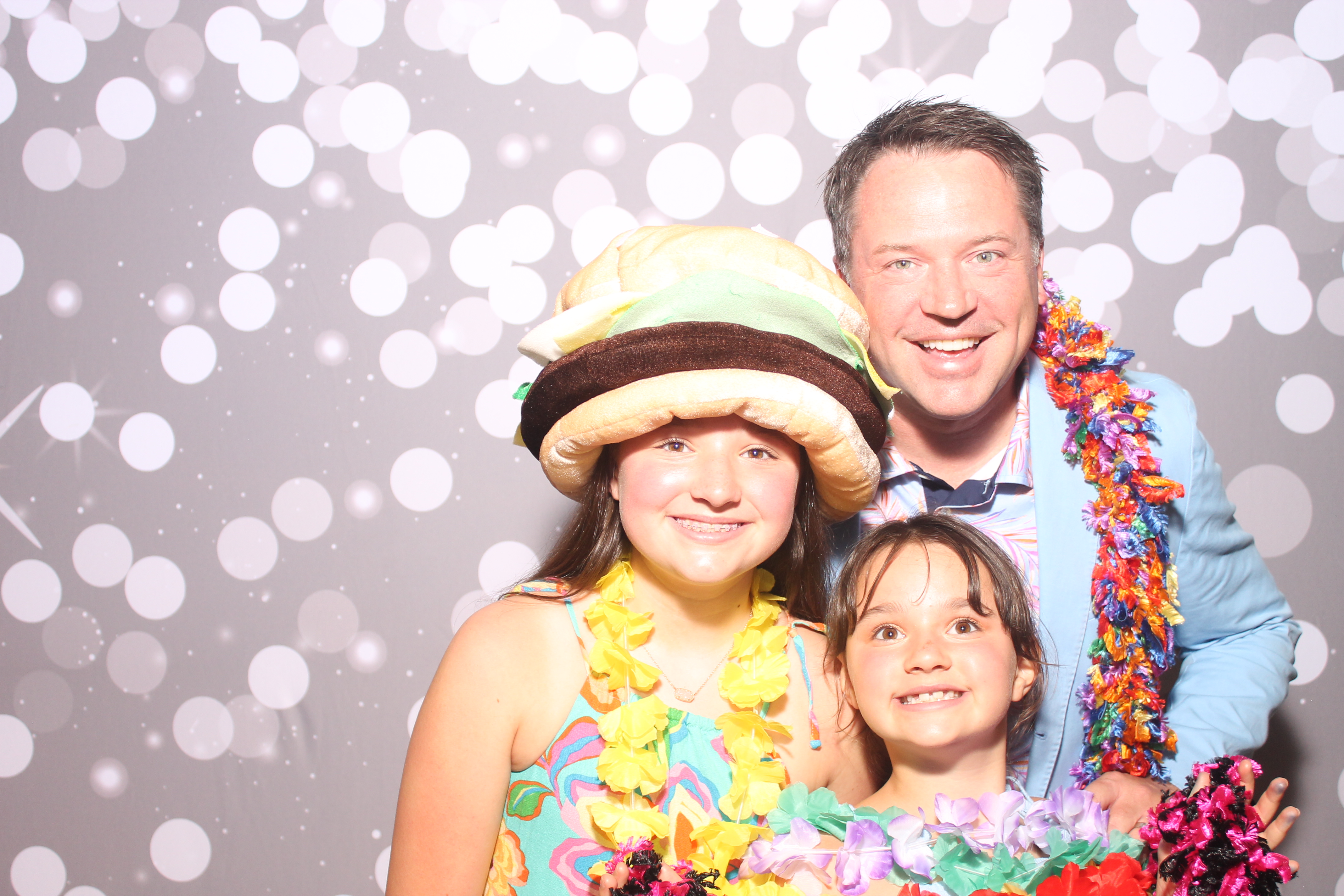 Mariemount Father Daughter Dance | View more photos from the event at gallery.photoboothcincy.com/u/PhotoBoothCincy/Mariemount-Father-Daughter-Dance-0