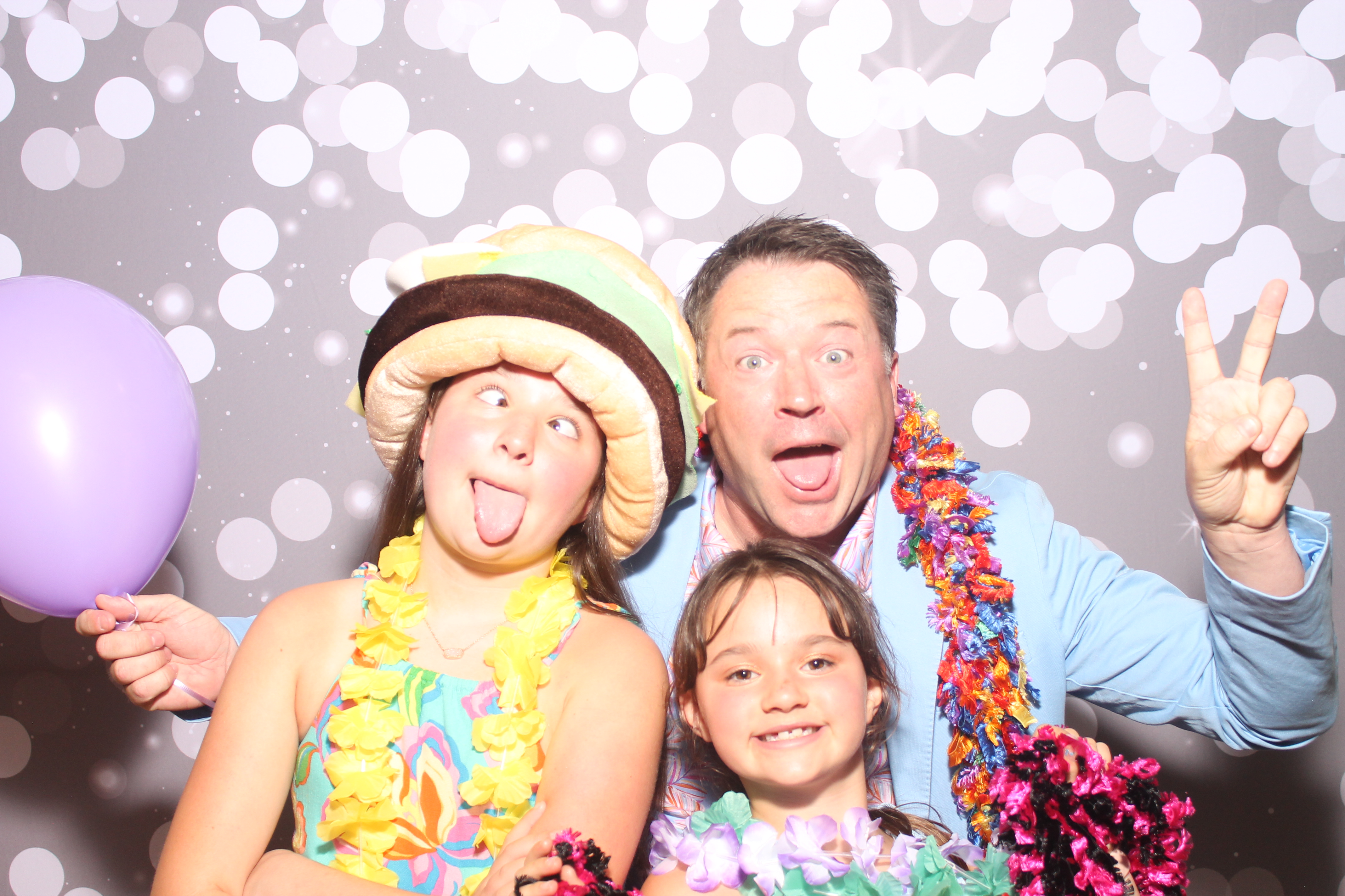 Mariemount Father Daughter Dance | View more photos from the event at gallery.photoboothcincy.com/u/PhotoBoothCincy/Mariemount-Father-Daughter-Dance-0
