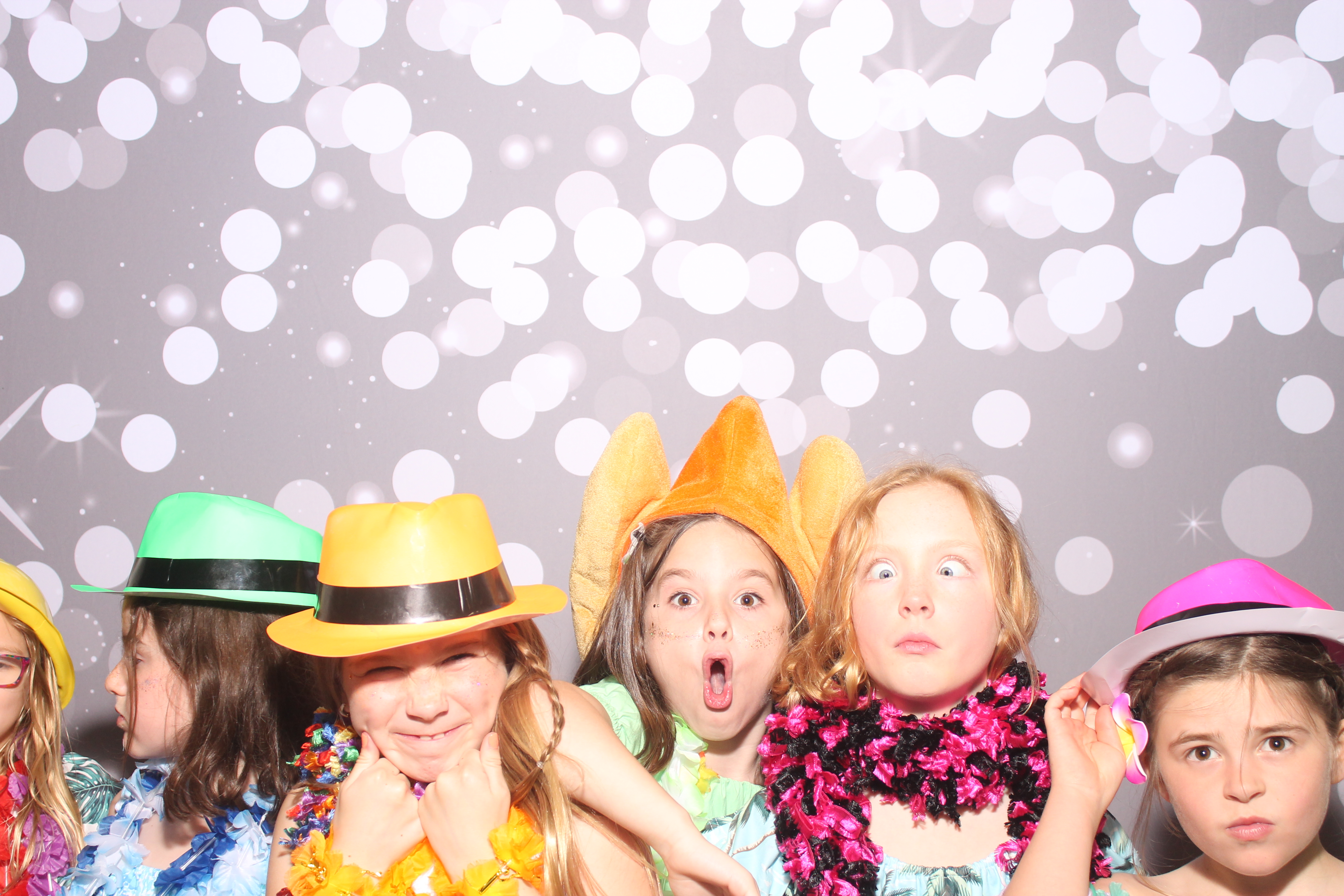 Mariemount Father Daughter Dance | View more photos from the event at gallery.photoboothcincy.com/u/PhotoBoothCincy/Mariemount-Father-Daughter-Dance-0