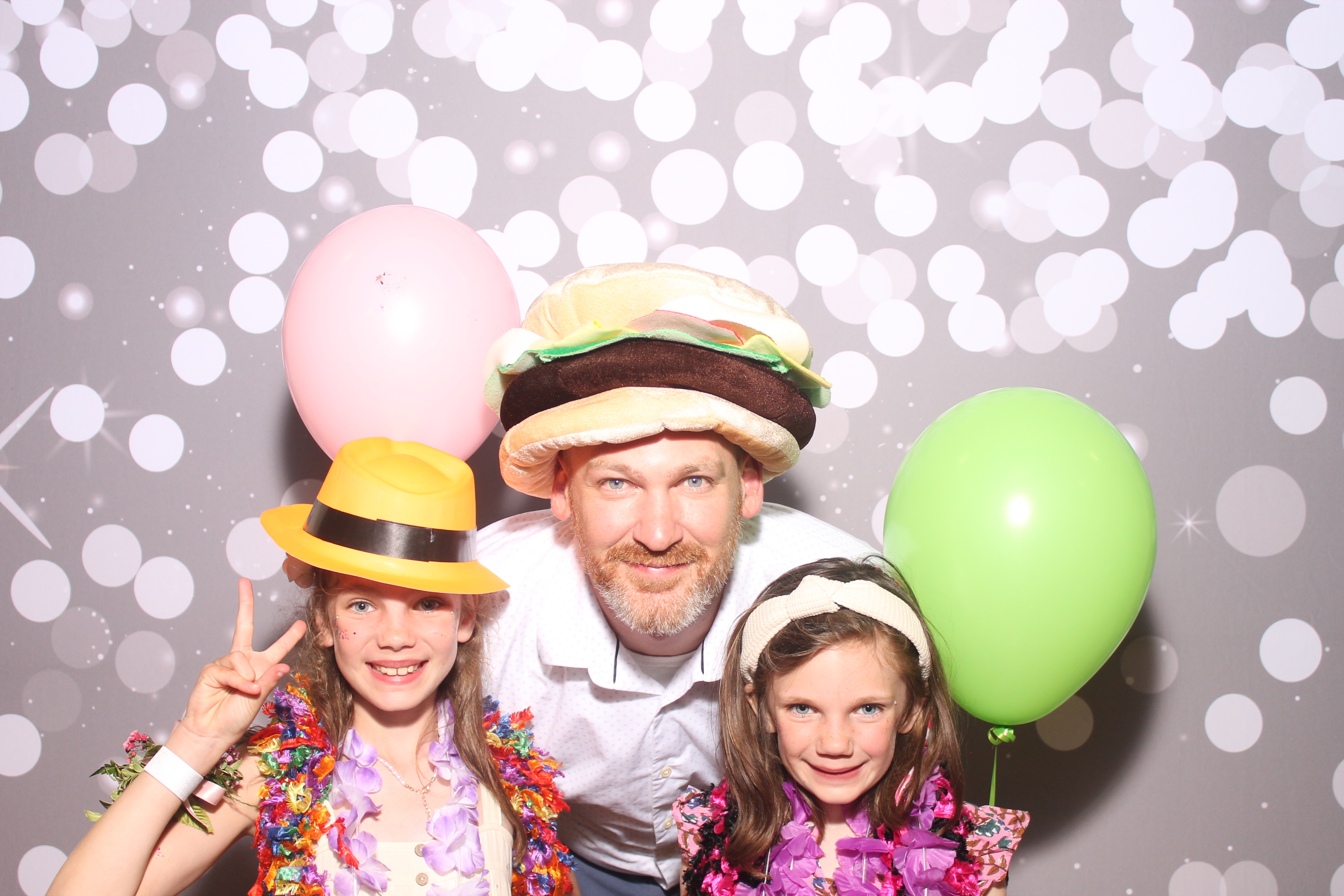 Mariemount Father Daughter Dance | View more photos from the event at gallery.photoboothcincy.com/u/PhotoBoothCincy/Mariemount-Father-Daughter-Dance-0