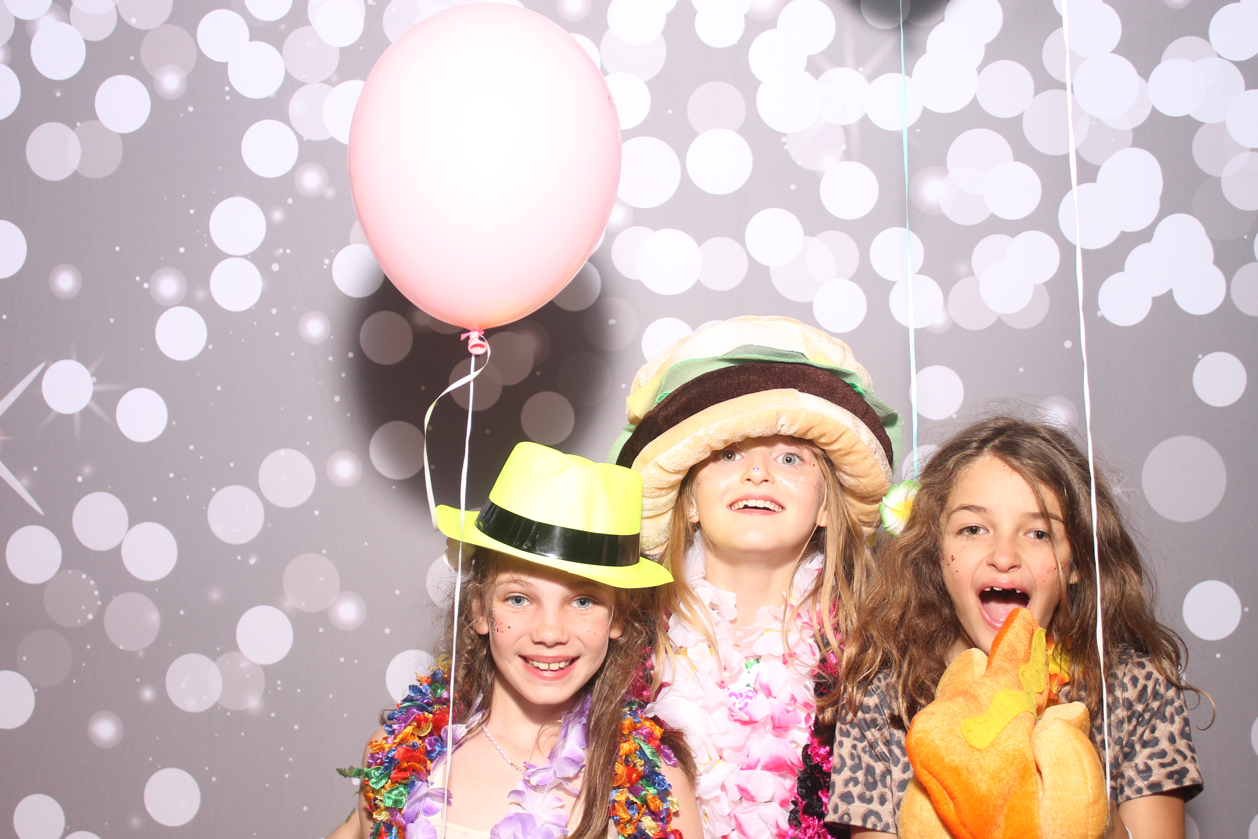 Mariemount Father Daughter Dance | View more photos from the event at gallery.photoboothcincy.com/u/PhotoBoothCincy/Mariemount-Father-Daughter-Dance-0