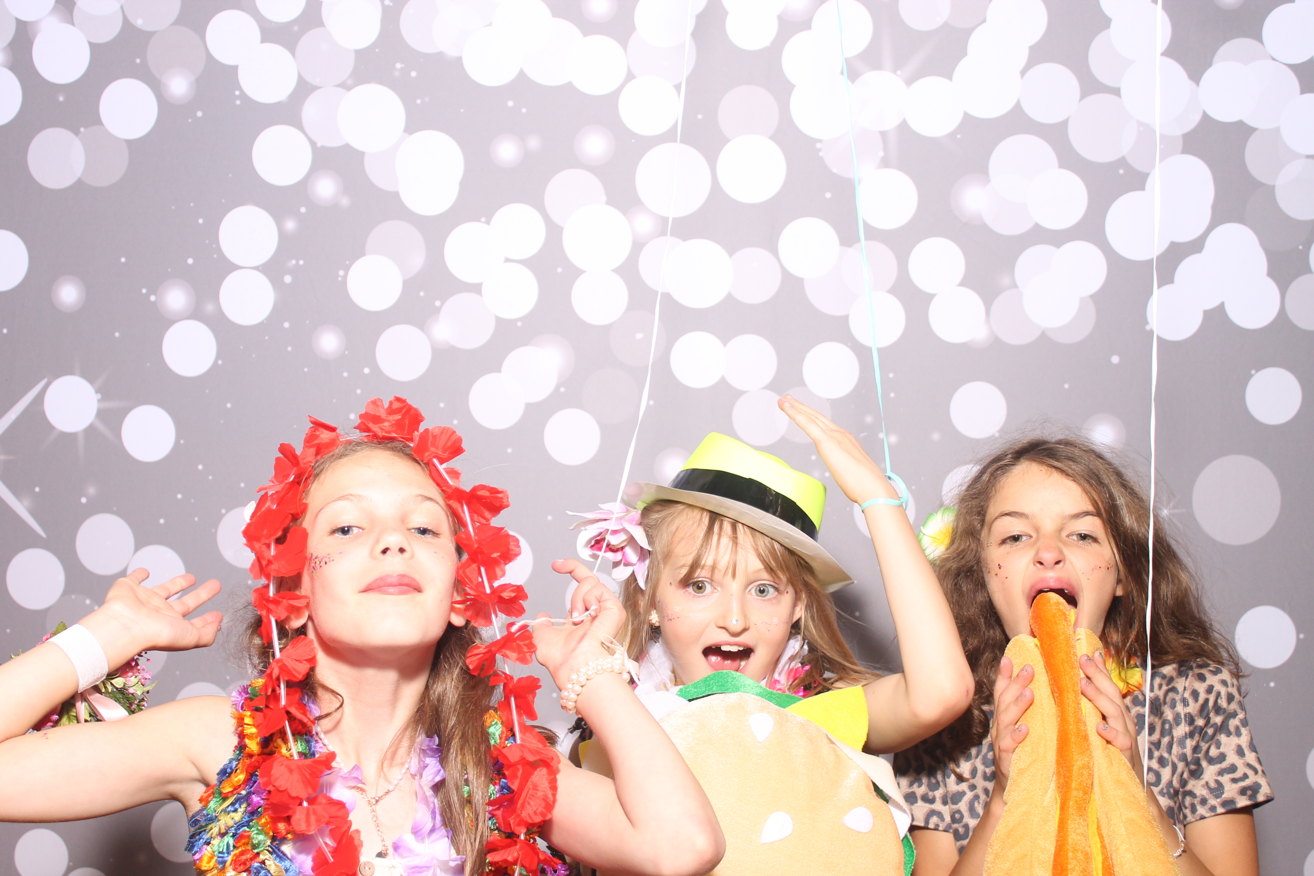 Mariemount Father Daughter Dance | View more photos from the event at gallery.photoboothcincy.com/u/PhotoBoothCincy/Mariemount-Father-Daughter-Dance-0