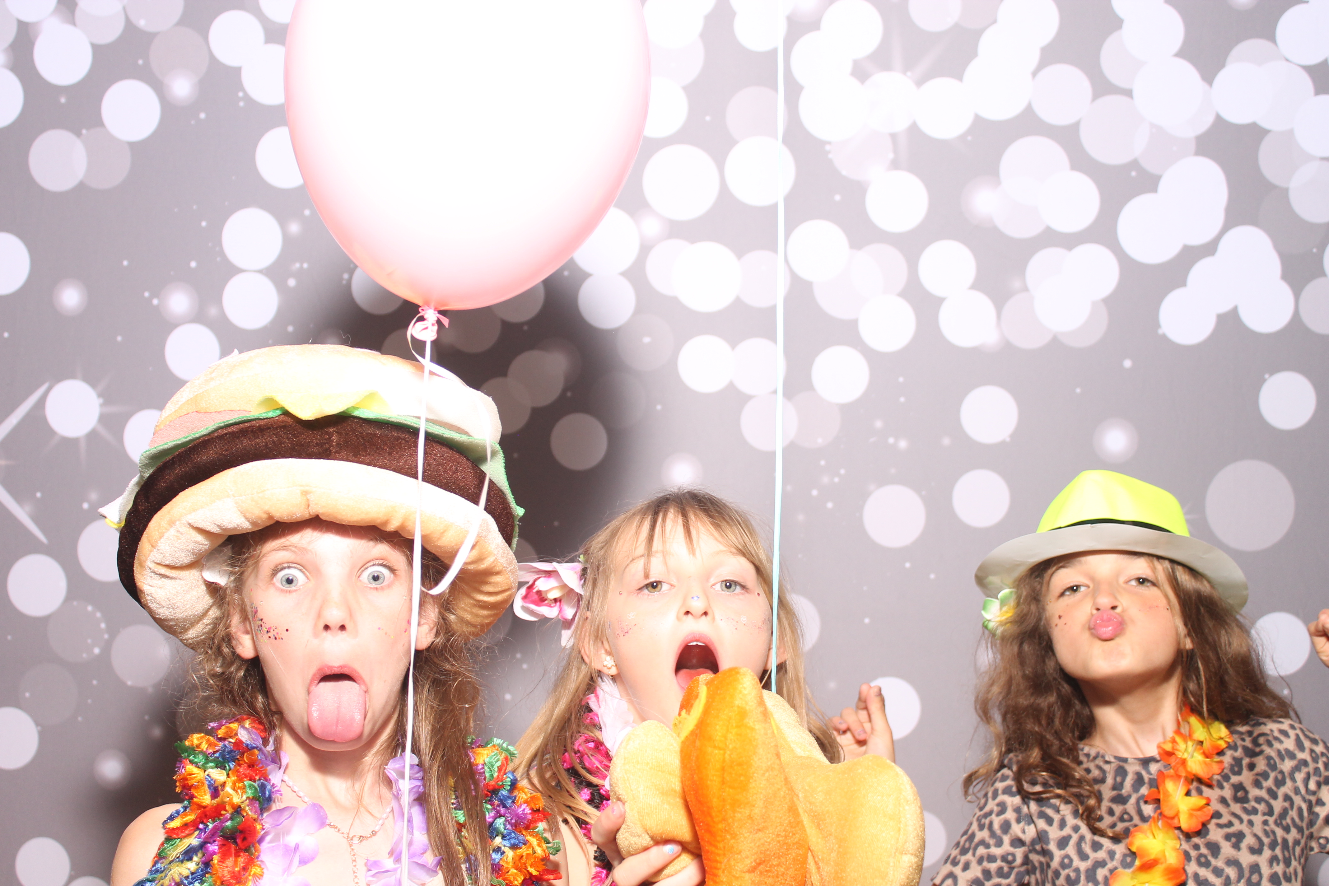 Mariemount Father Daughter Dance | View more photos from the event at gallery.photoboothcincy.com/u/PhotoBoothCincy/Mariemount-Father-Daughter-Dance-0