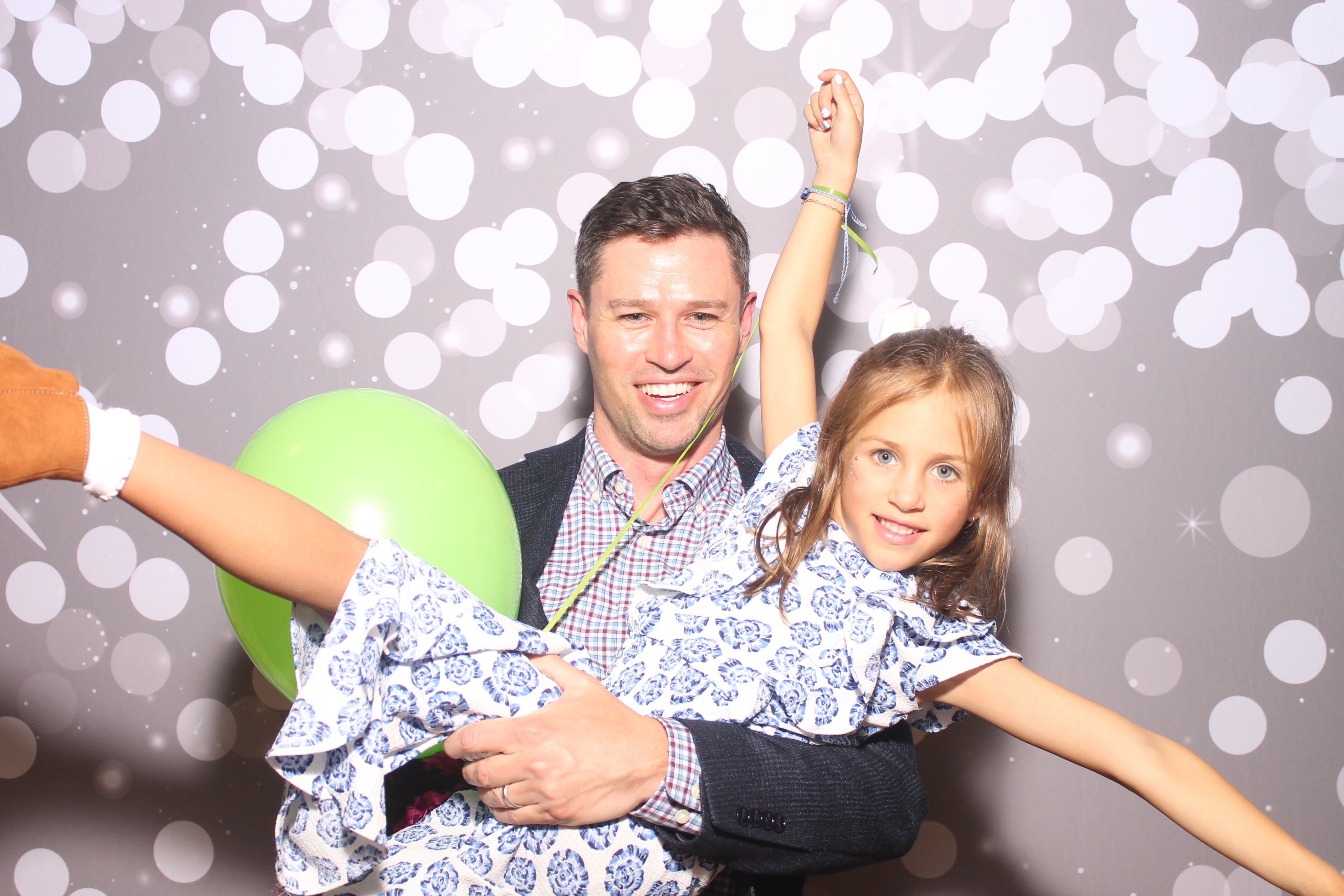 Mariemount Father Daughter Dance | View more photos from the event at gallery.photoboothcincy.com/u/PhotoBoothCincy/Mariemount-Father-Daughter-Dance-0