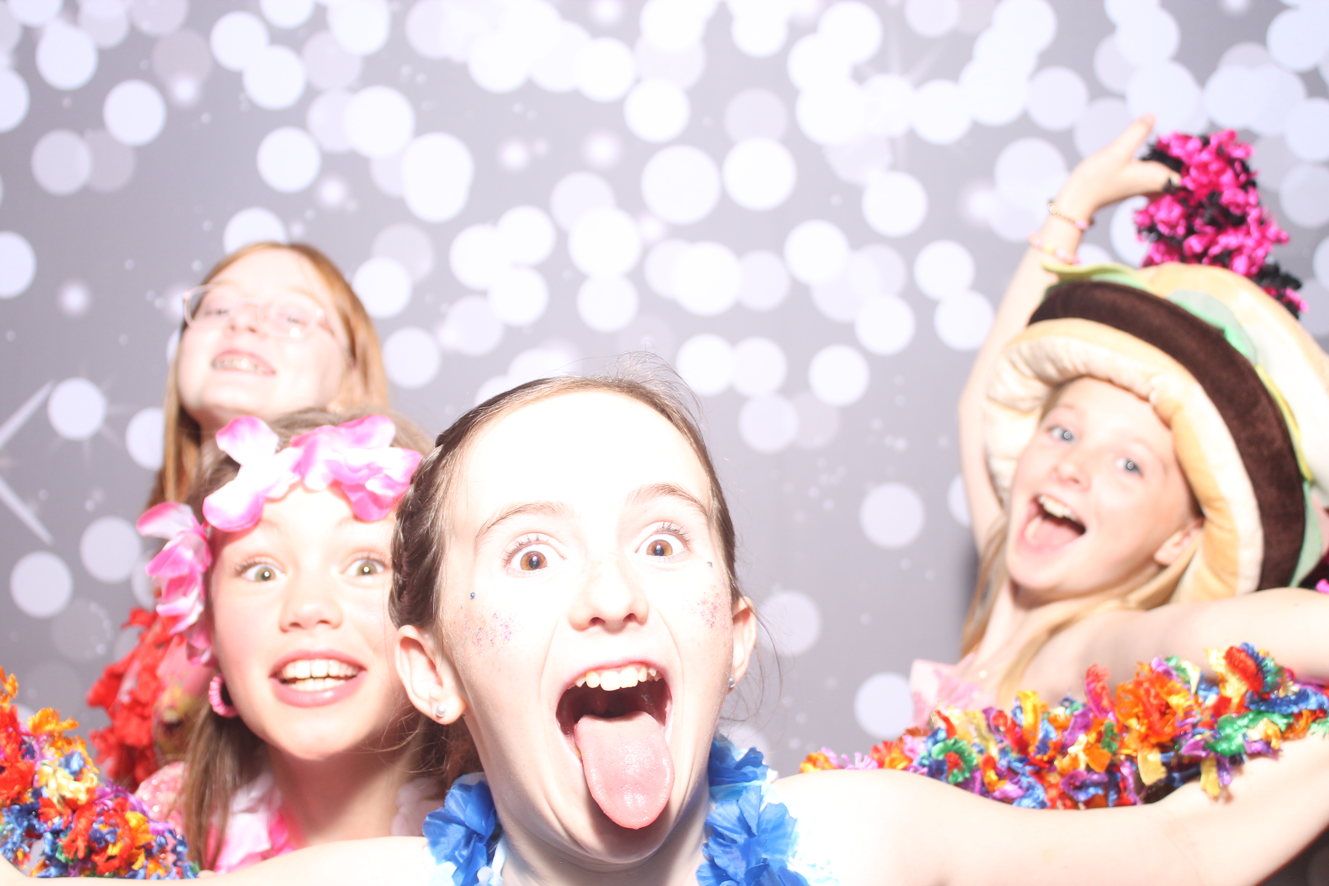 Mariemount Father Daughter Dance | View more photos from the event at gallery.photoboothcincy.com/u/PhotoBoothCincy/Mariemount-Father-Daughter-Dance-0