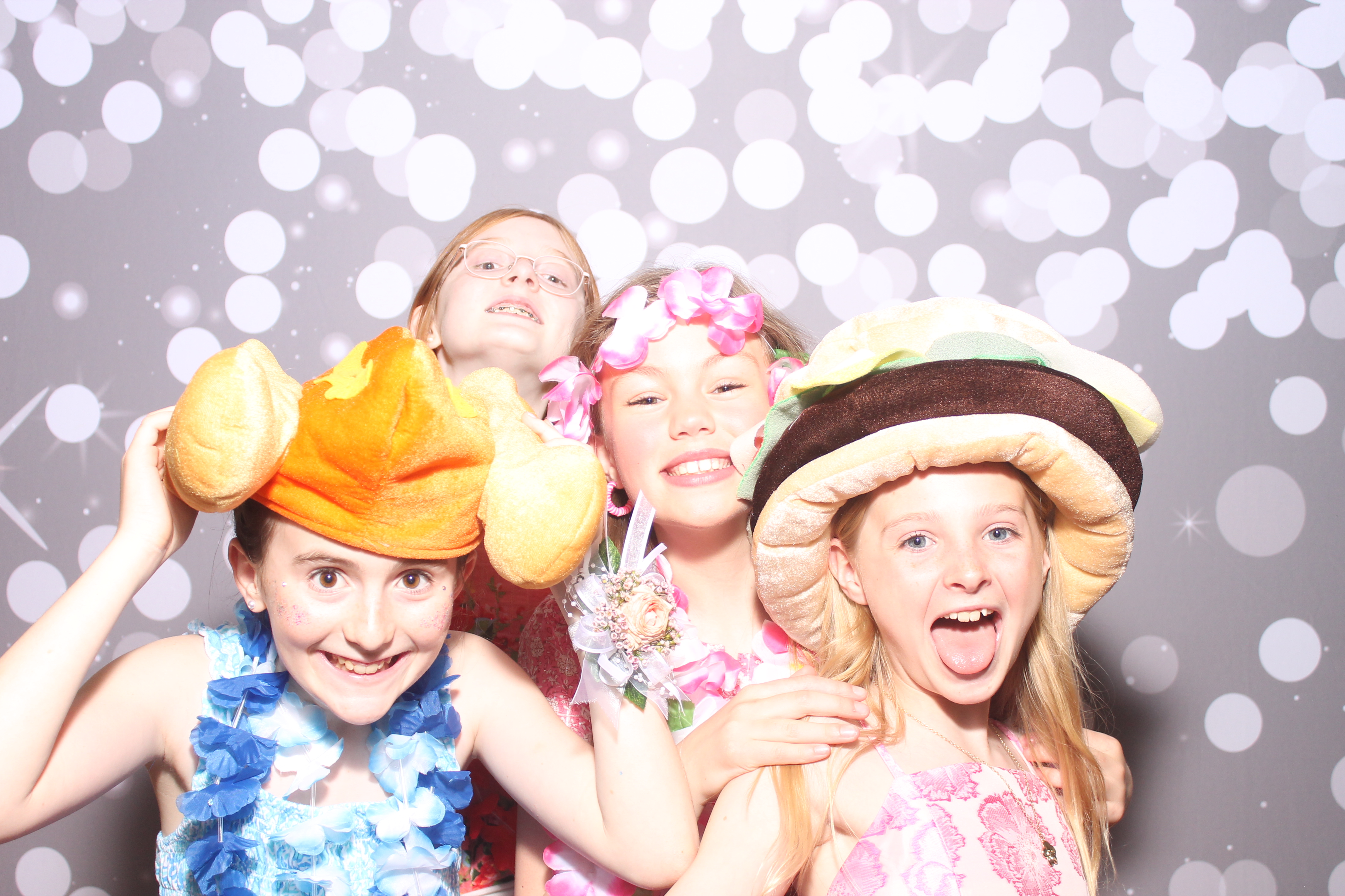 Mariemount Father Daughter Dance | View more photos from the event at gallery.photoboothcincy.com/u/PhotoBoothCincy/Mariemount-Father-Daughter-Dance-0